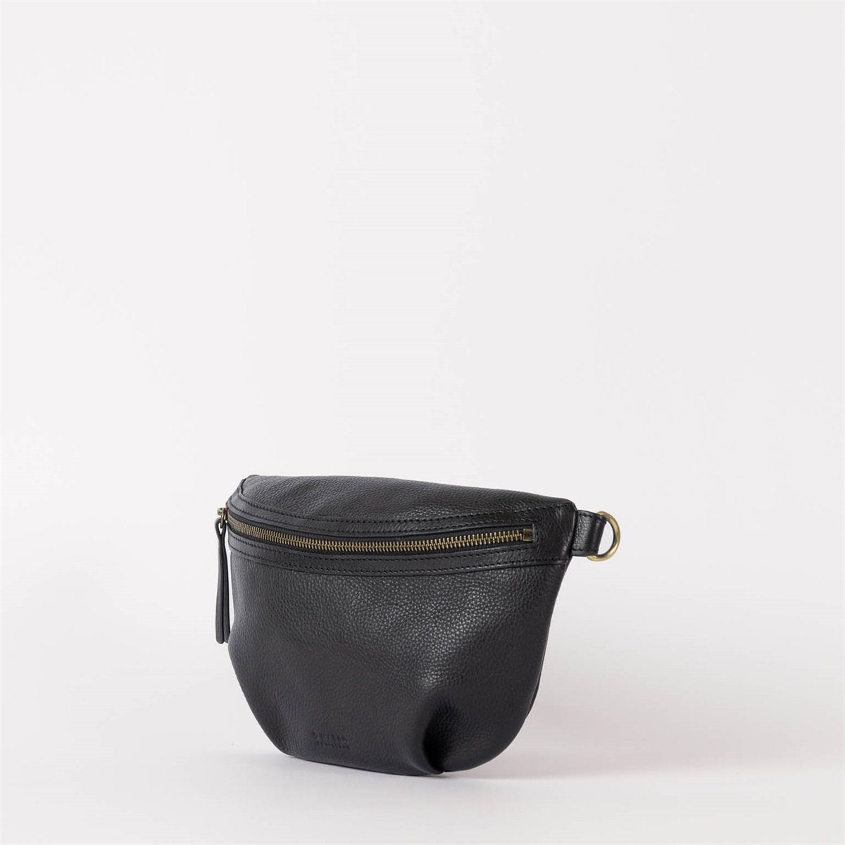 Banane en cuir certifié | Noir "milo black soft grain"