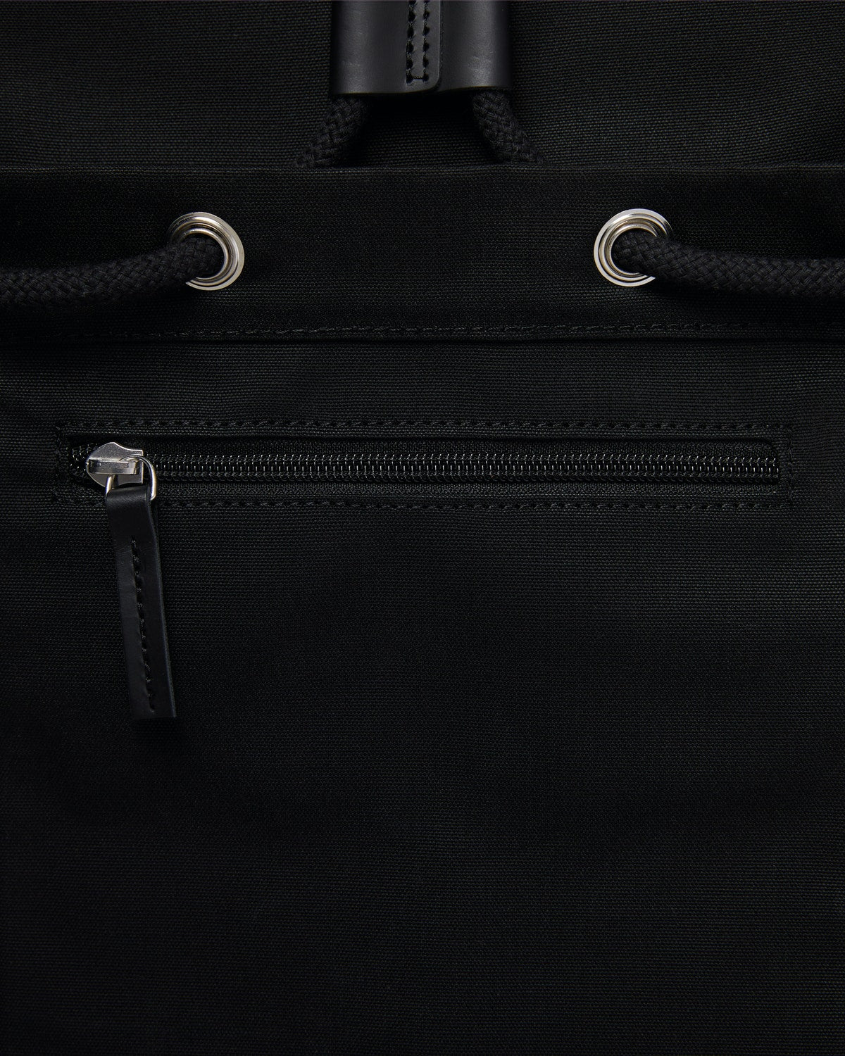 Sac à dos en coton bio et matière recyclée | noir "Roald black"