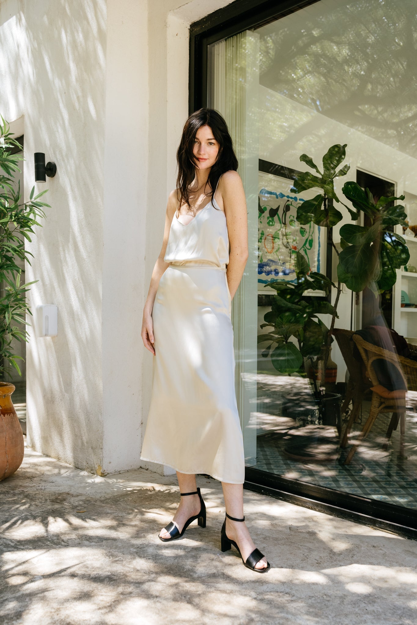 Jupe satinée midi en viscose enka | beige 'dira ivory'