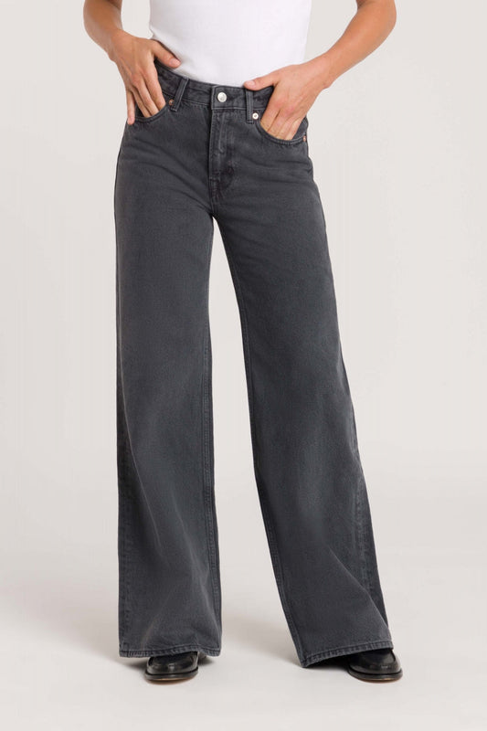 Jean ample en coton recyclé | noir "jane - eco recycled grey worn"