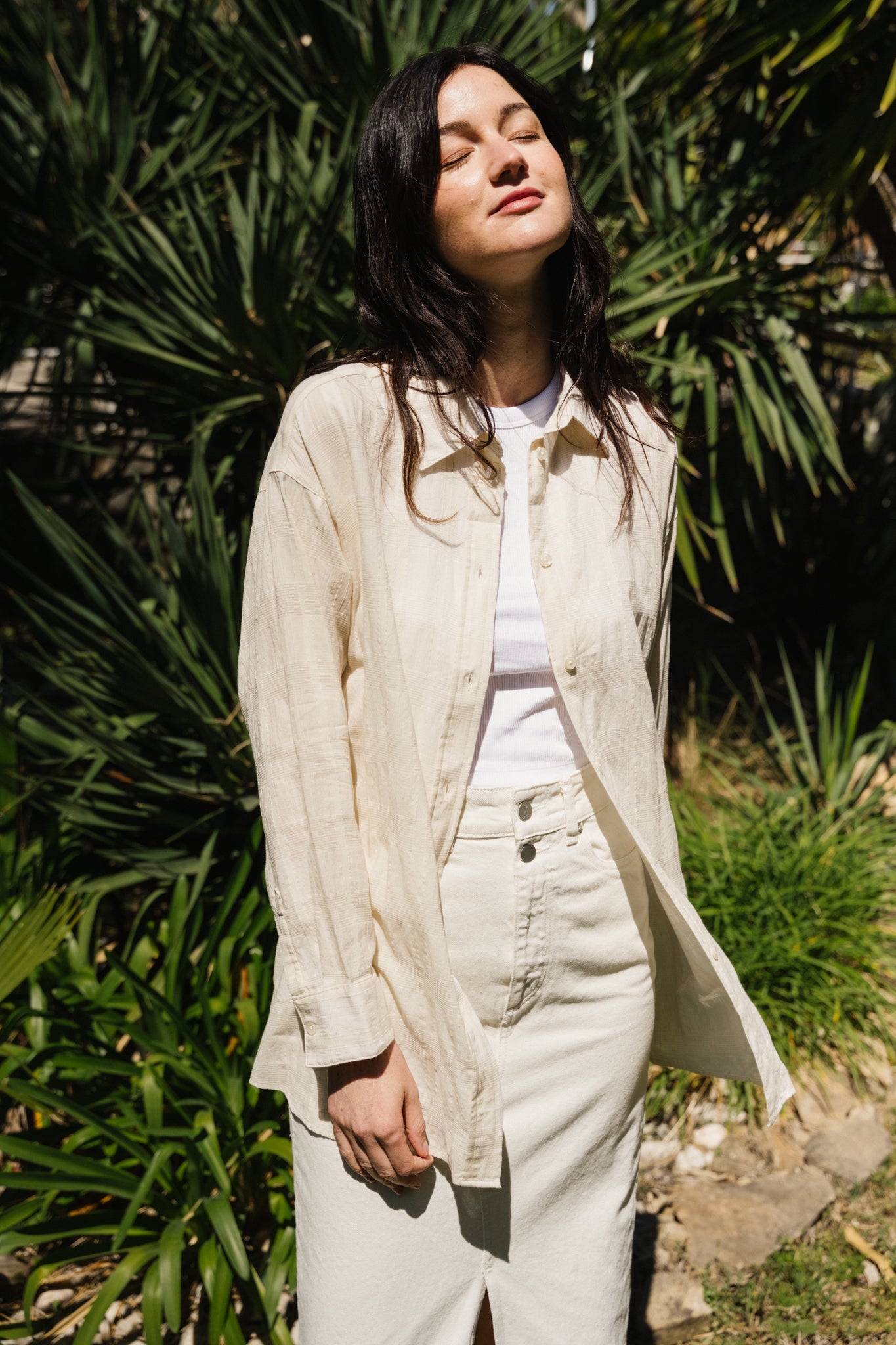 Chemise ample brodée en coton bio | Beige et rouge "monica embroidered shirt offwhite"