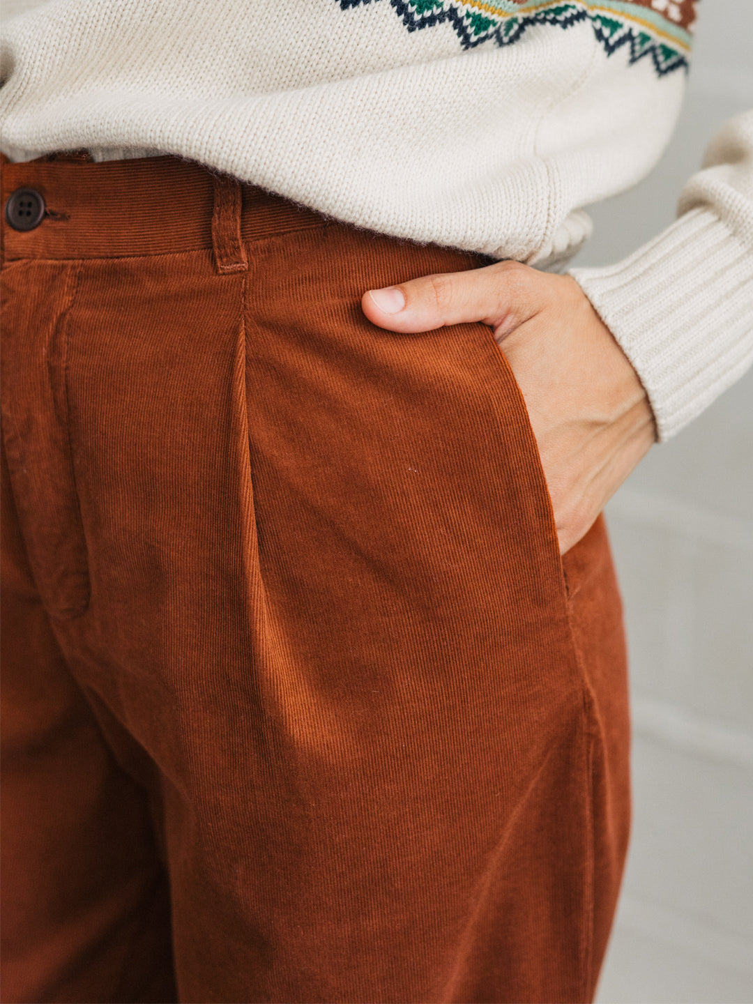 Pantalon droit velours en coton bio | marron "elafonisi microcorduroy trousers toffee"