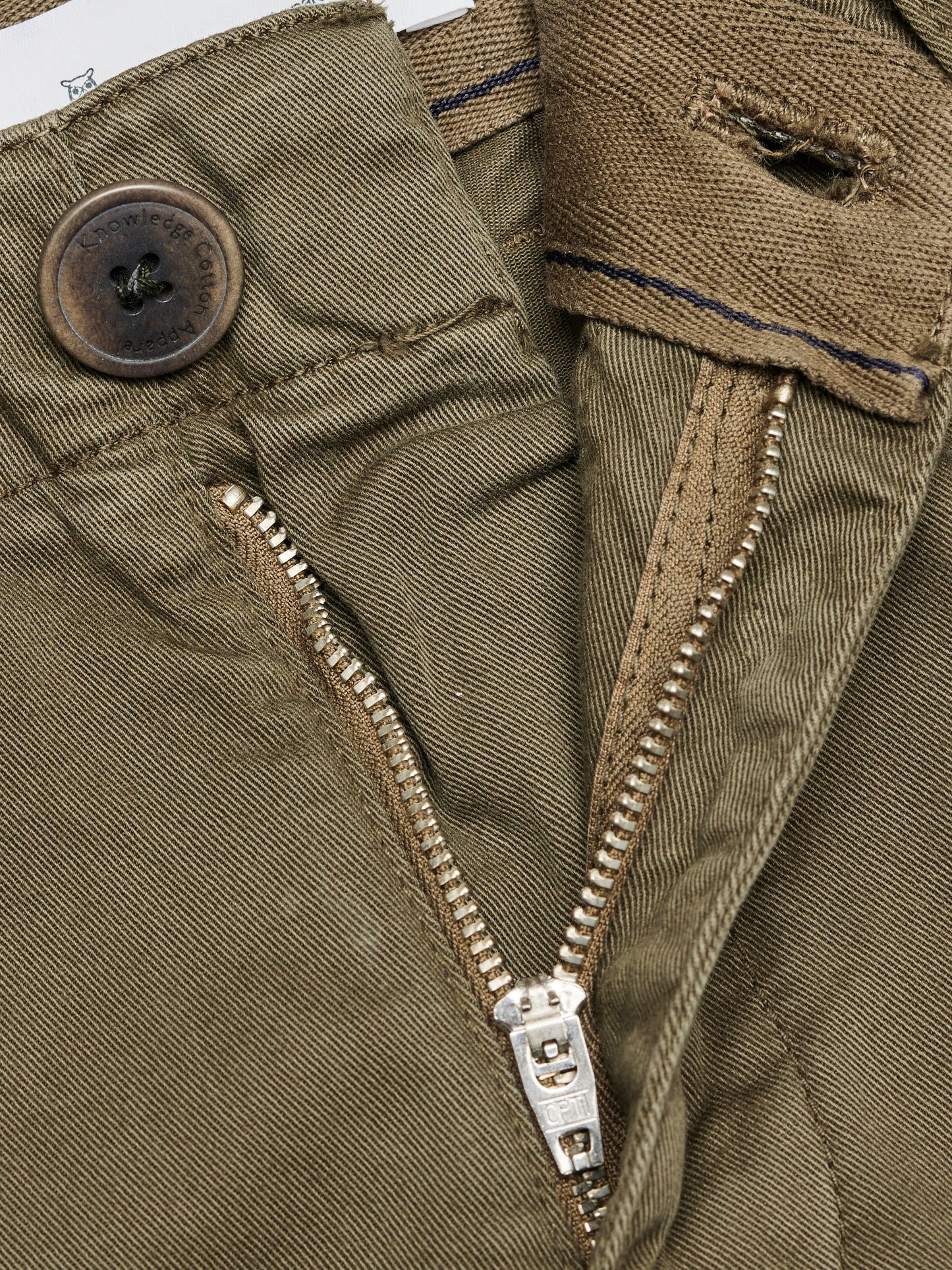 Chino droit vert en coton bio - chuck regular stretched chino pant forrest night