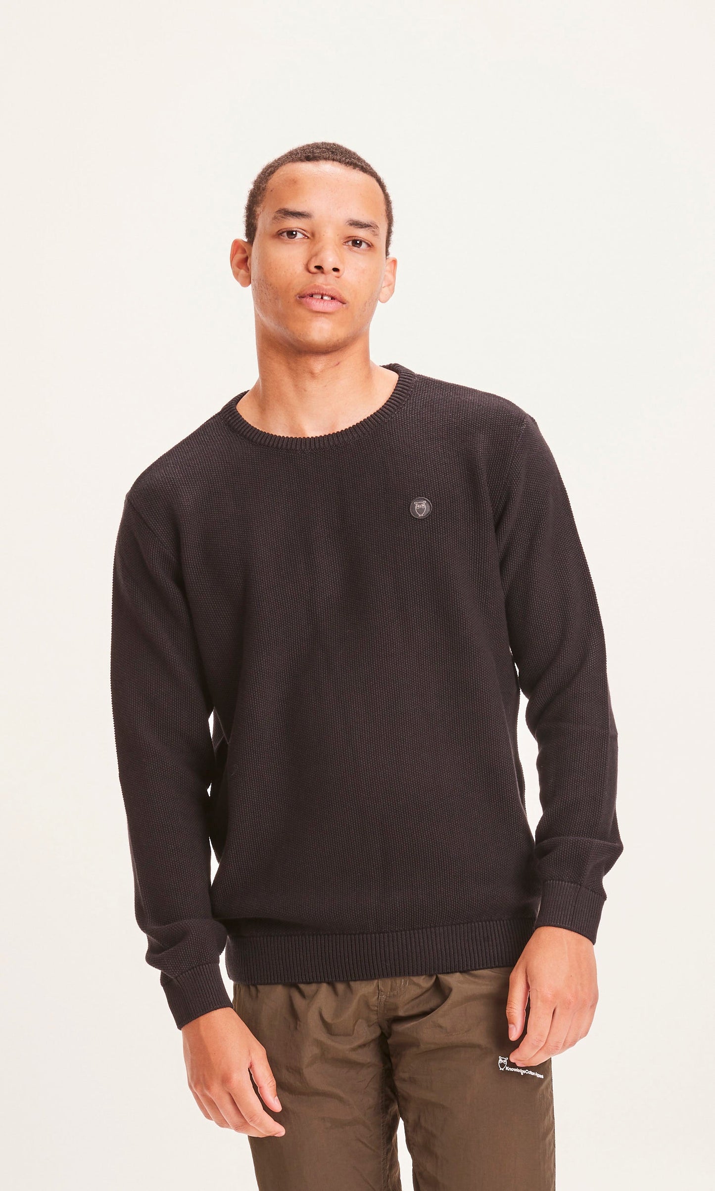 Pull léger piqué noir en coton bio - FIELD pique badge black jet
