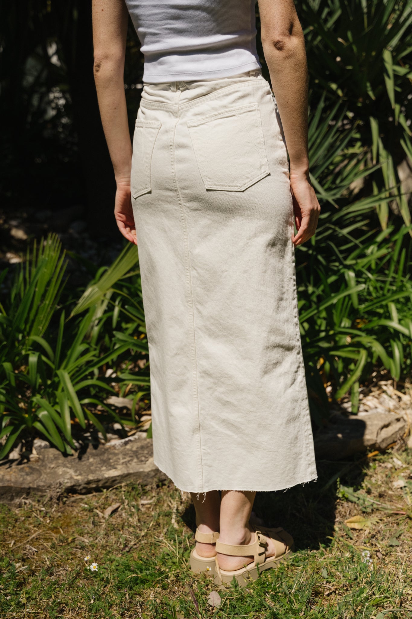 Jupe longue en denim de coton recyclé | blanc "kitaari demi white"