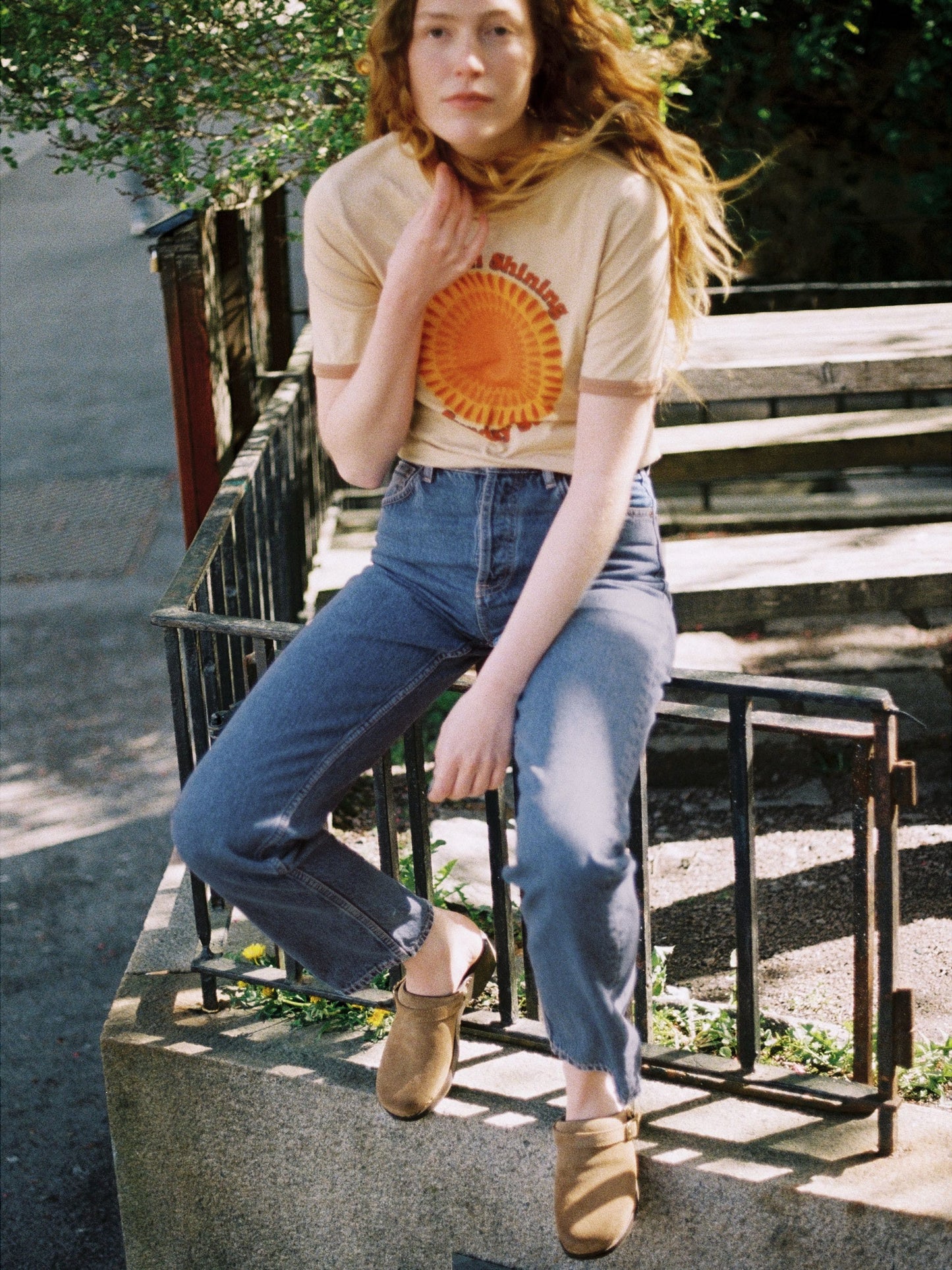 T-shirt écru imprimé en coton bio et tencel - lova sunday sun faded sun