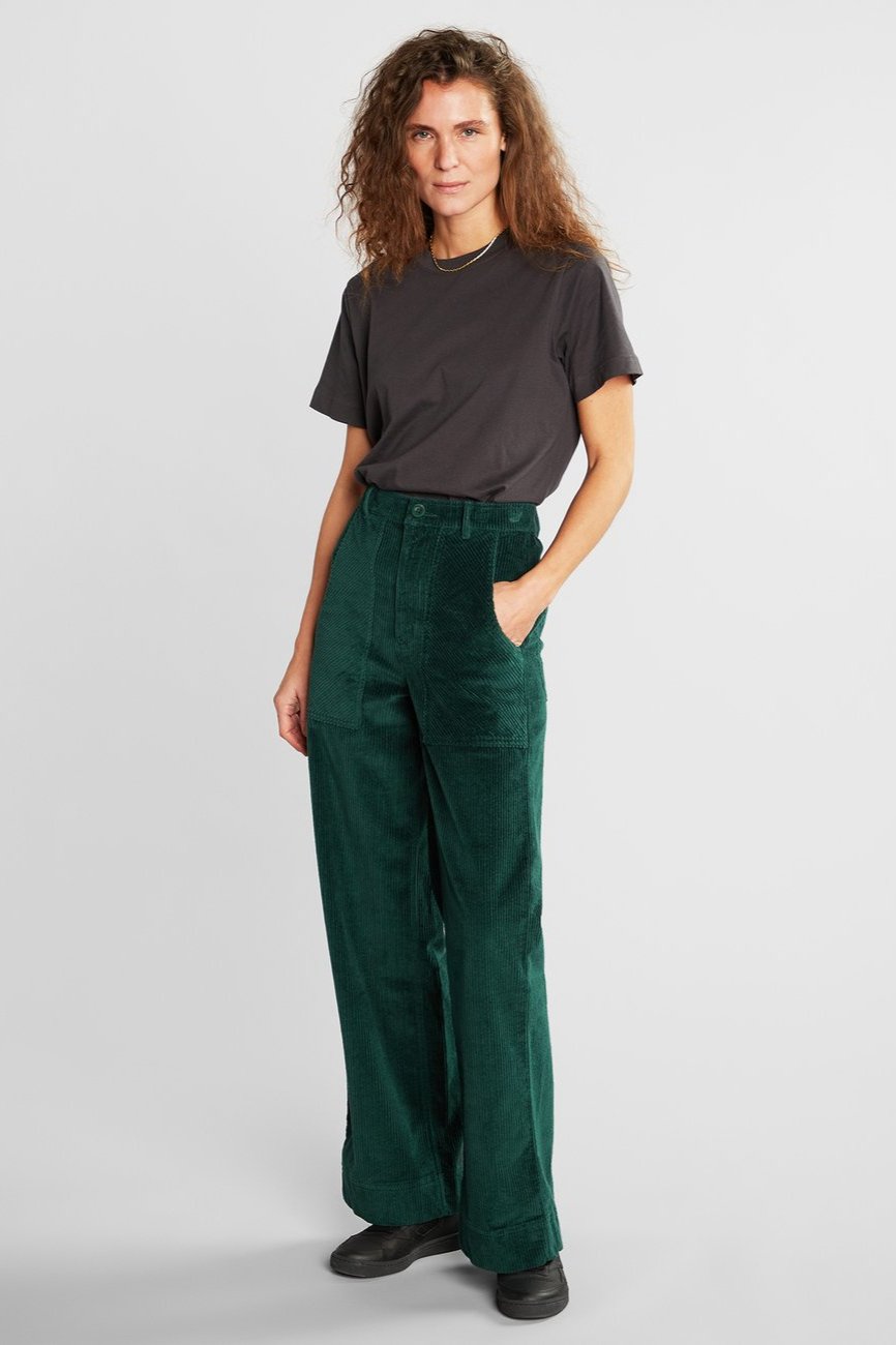 Pantalon ample velours en coton bio | vert sapin "workwear pants vara corduroy dark green"