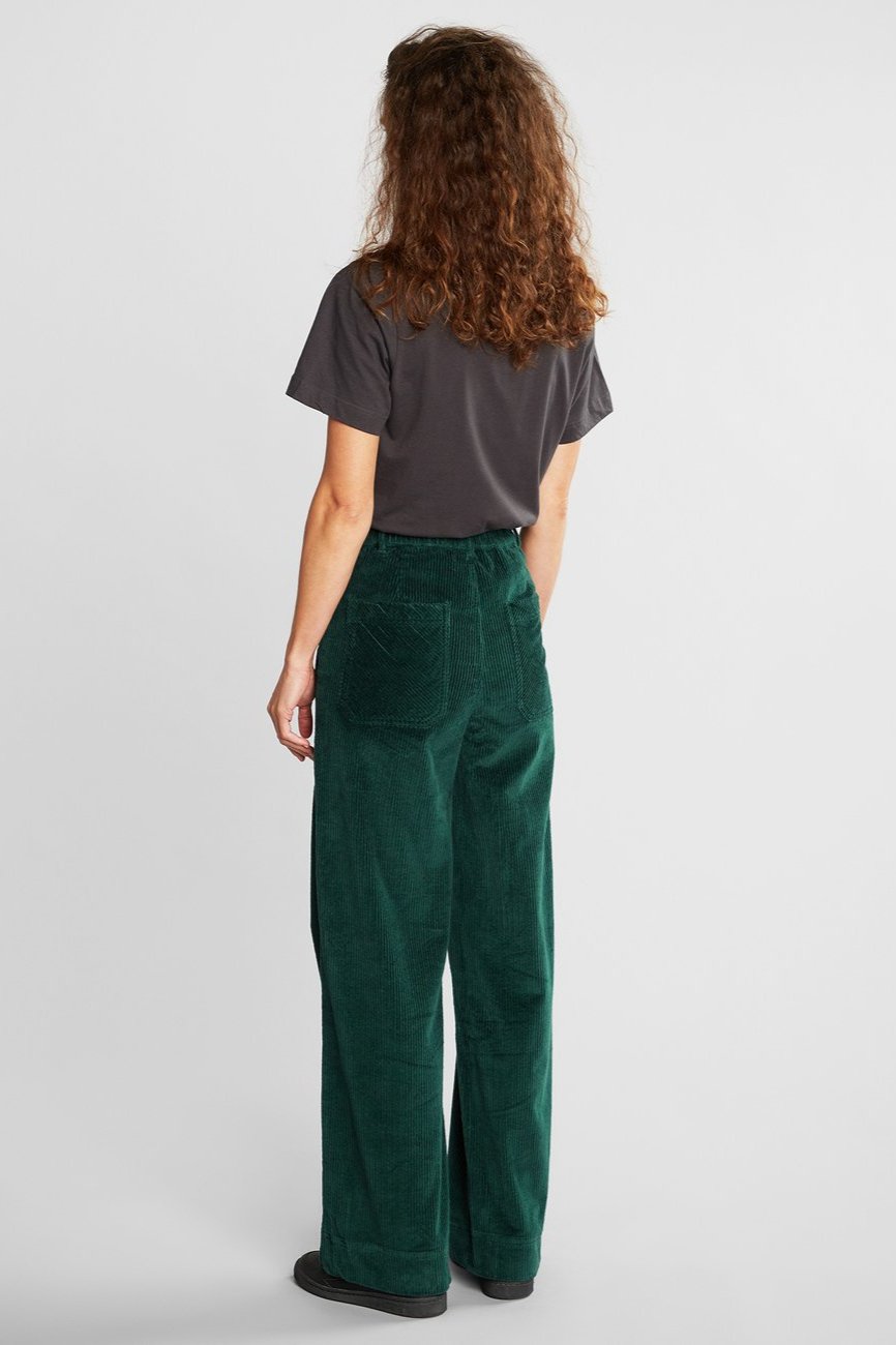 Pantalon ample velours en coton bio | vert sapin "workwear pants vara corduroy dark green"
