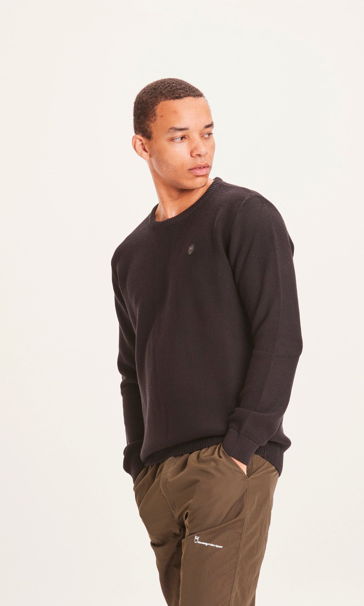 Pull léger piqué noir en coton bio - FIELD pique badge black jet