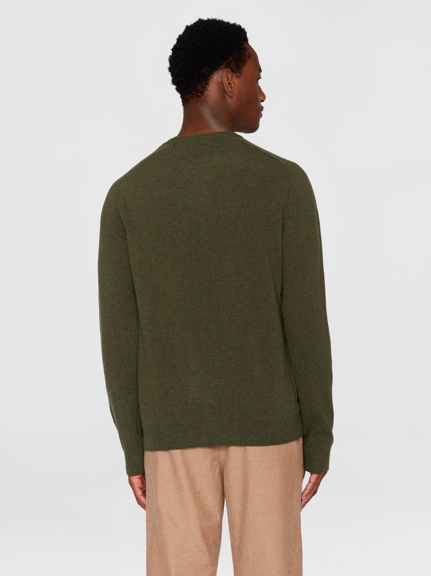 Pull en maille vert forêt en laine bio - basic o-neck knit forrest night