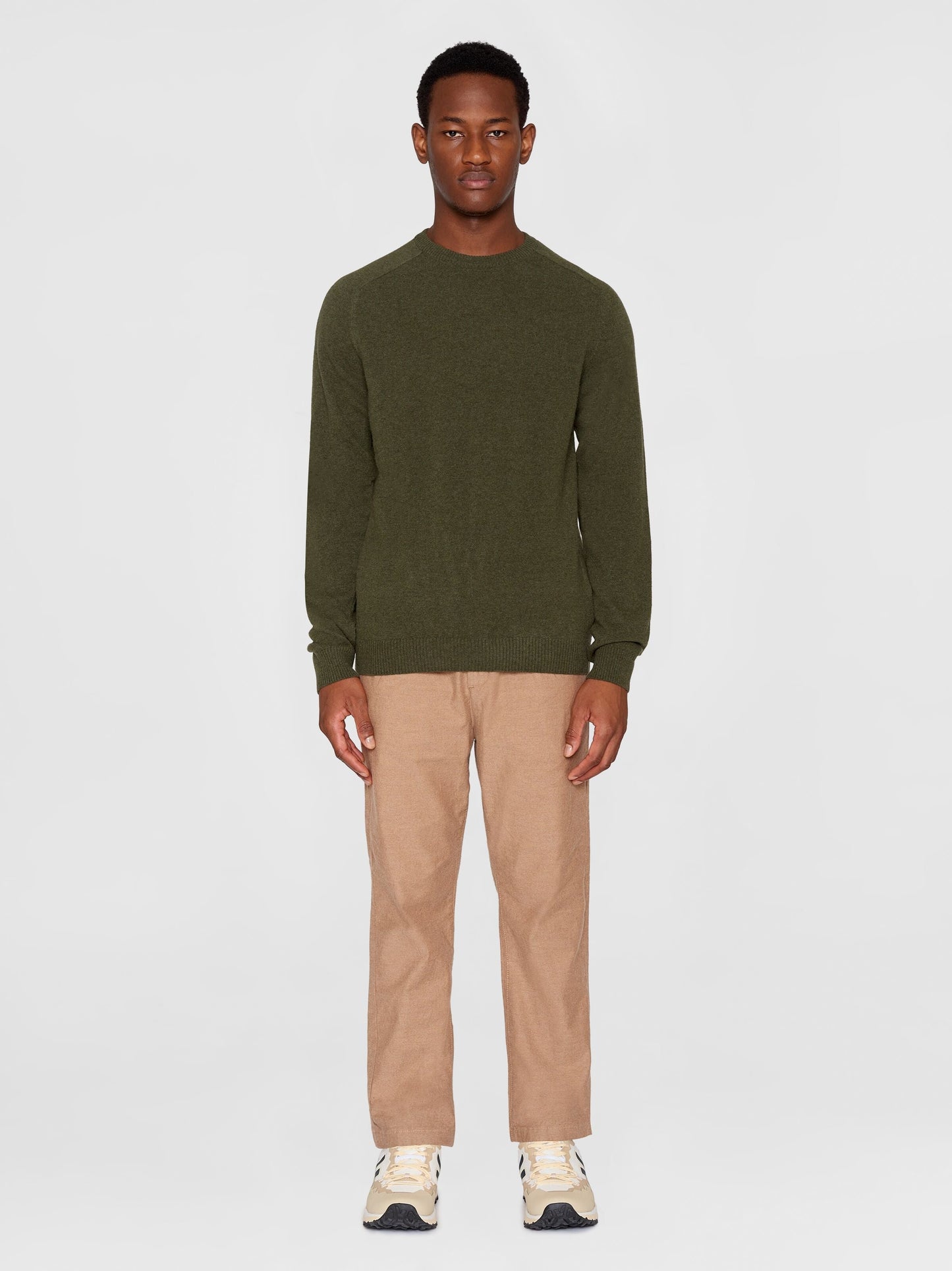 Pull en maille vert forêt en laine bio - basic o-neck knit forrest night