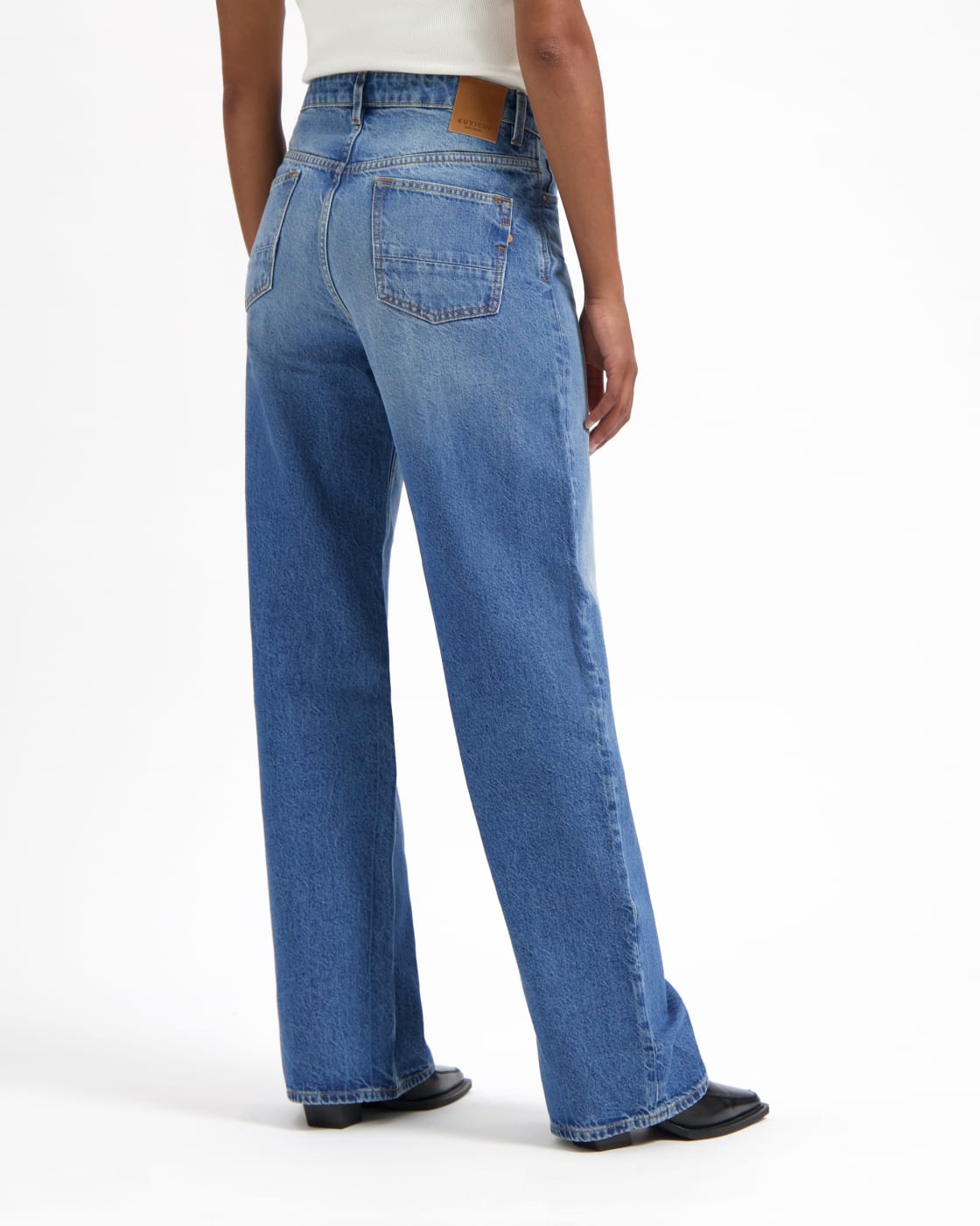 Jean évasé en coton bio et recyclé | bleu "harper loose flare rosebowl blue"