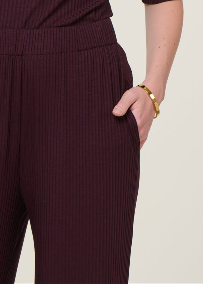 Pantalon ample fluide en tencel | aubergine "smilla - cherry lacquer"