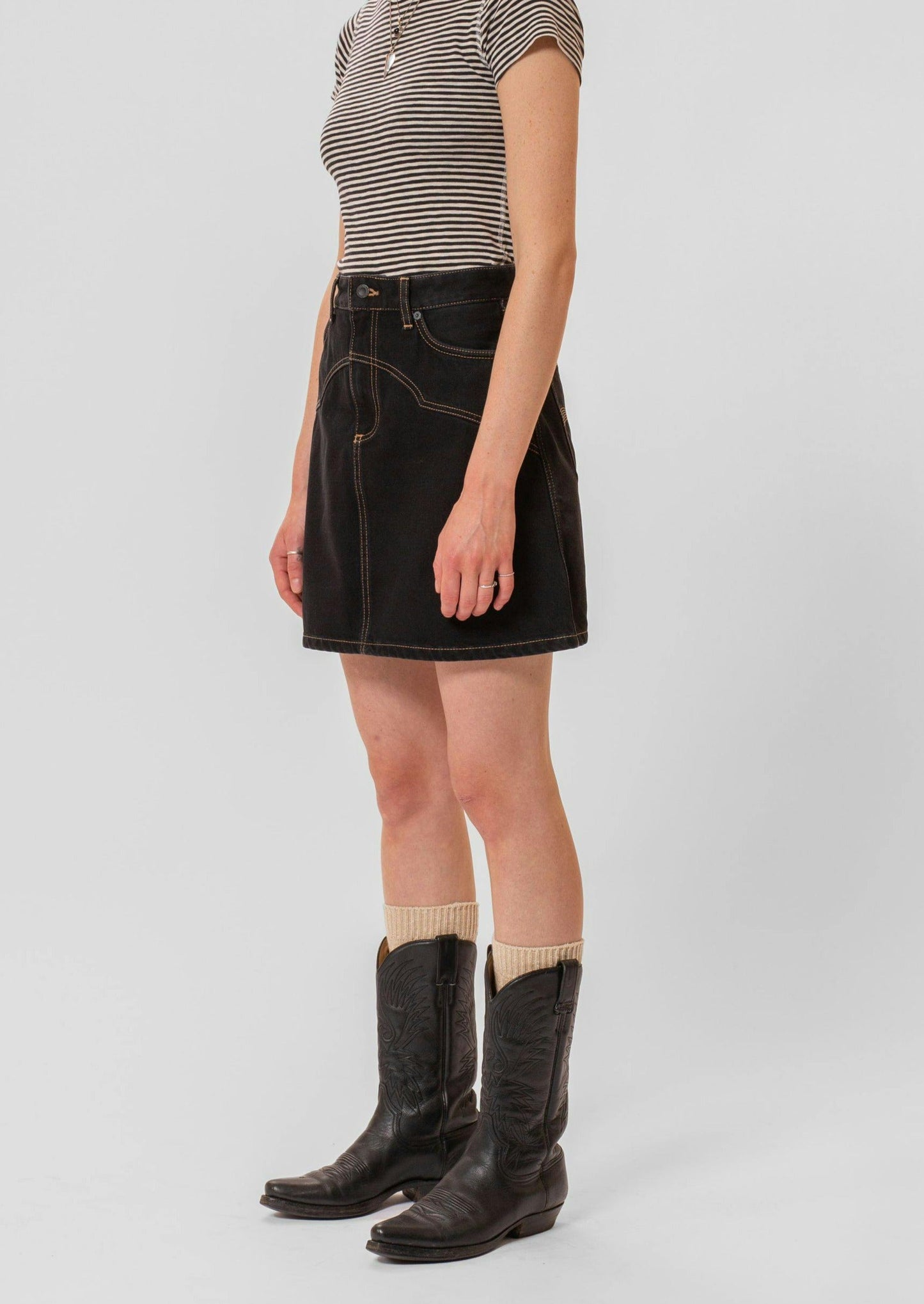 Jupe en jean à surpiqûres de coton bio | noire "molly western denim skirt black"