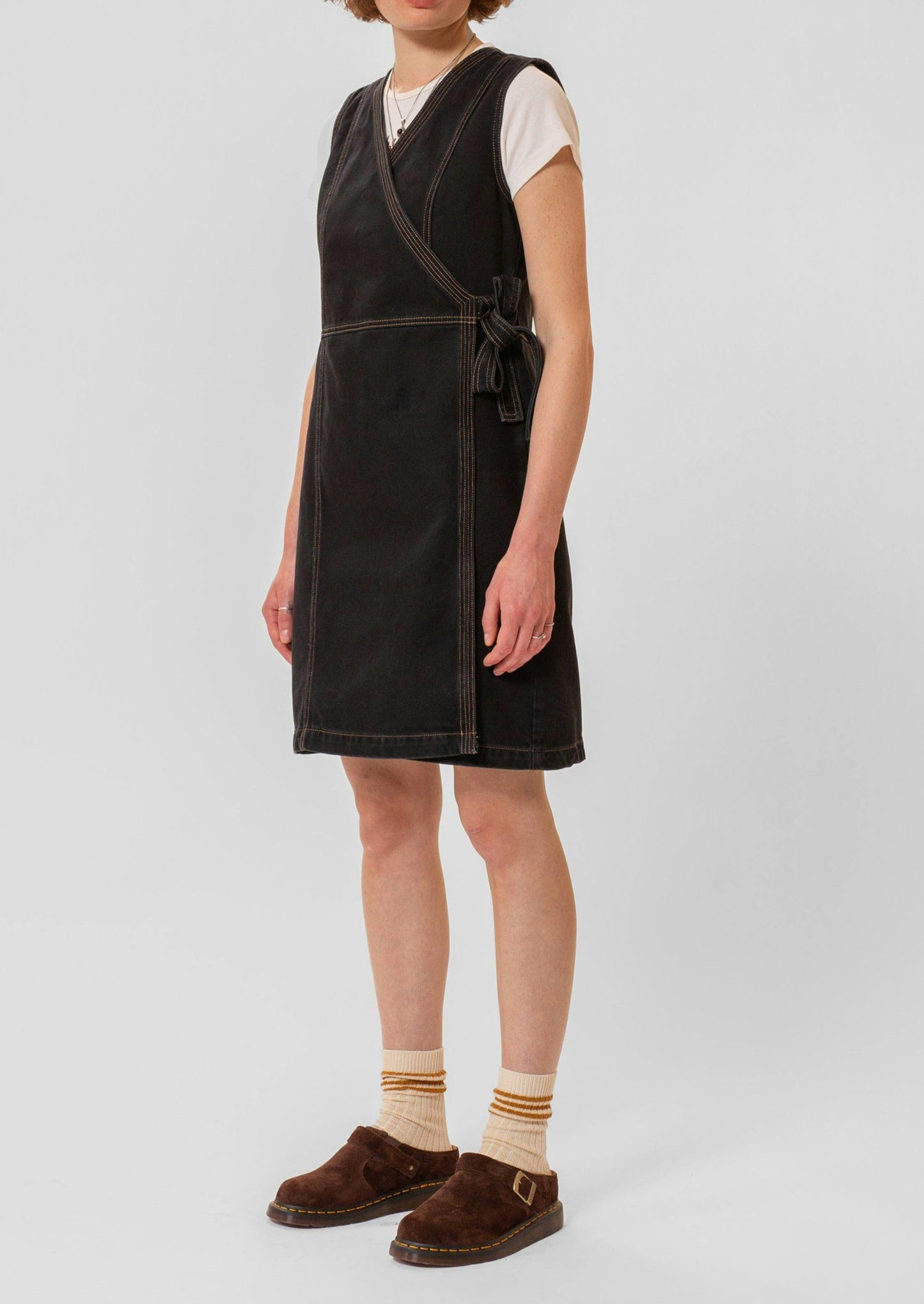 Robe portefeuille jean en coton bio | noir "wiveka wrap denim dress black"