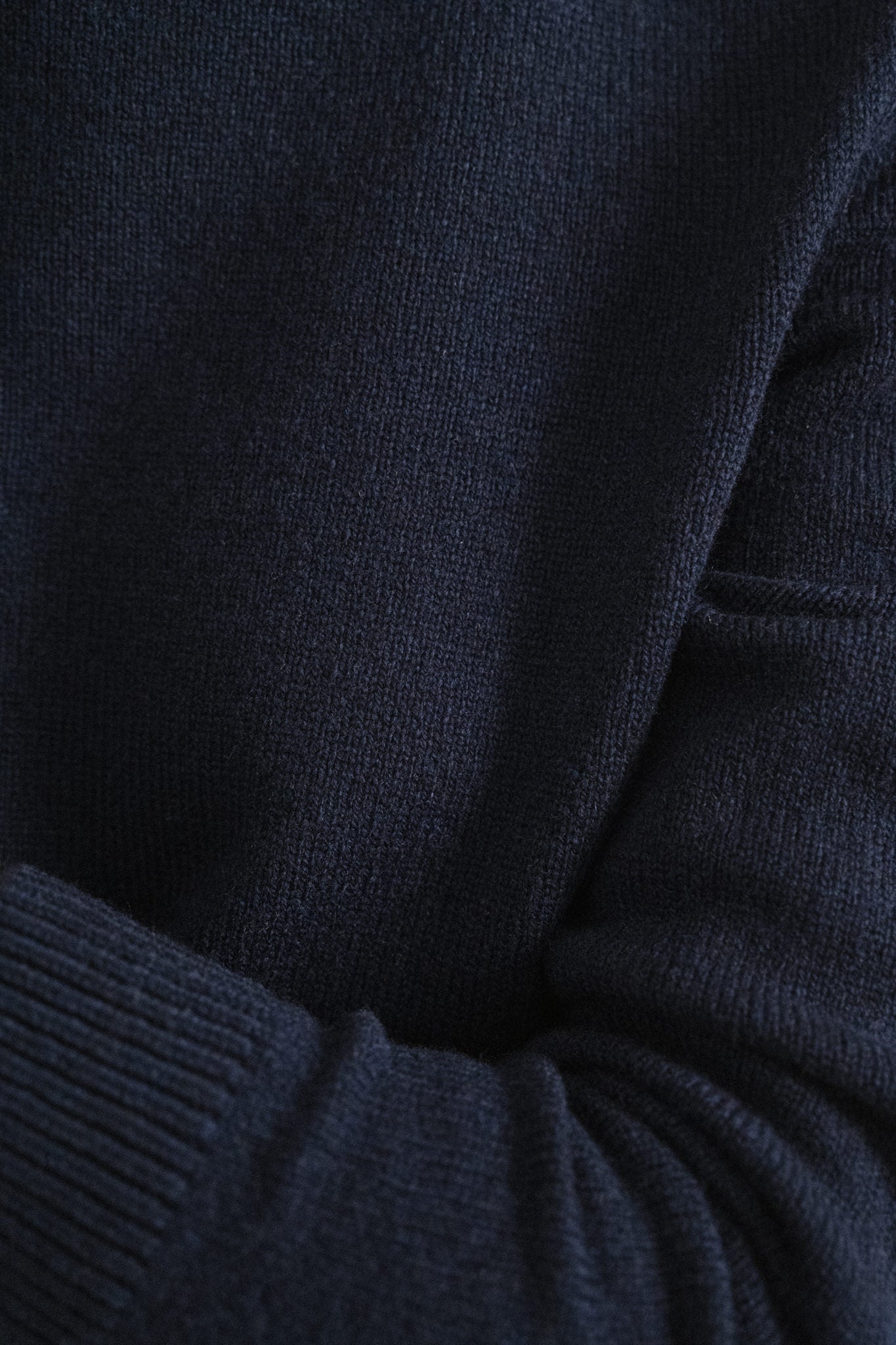 Pull droit en laine mérinos recyclée | marine