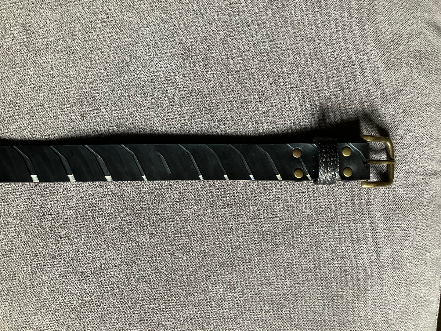 Ceinture noire en pneu upcyclé