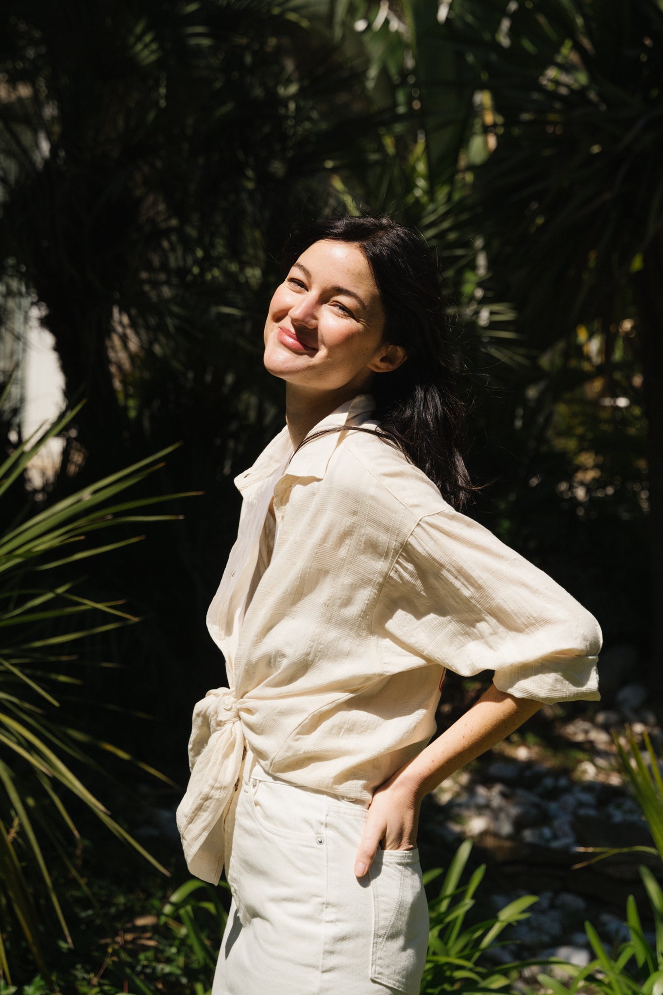 Chemise ample brodée en coton bio | Beige et rouge "monica embroidered shirt offwhite"