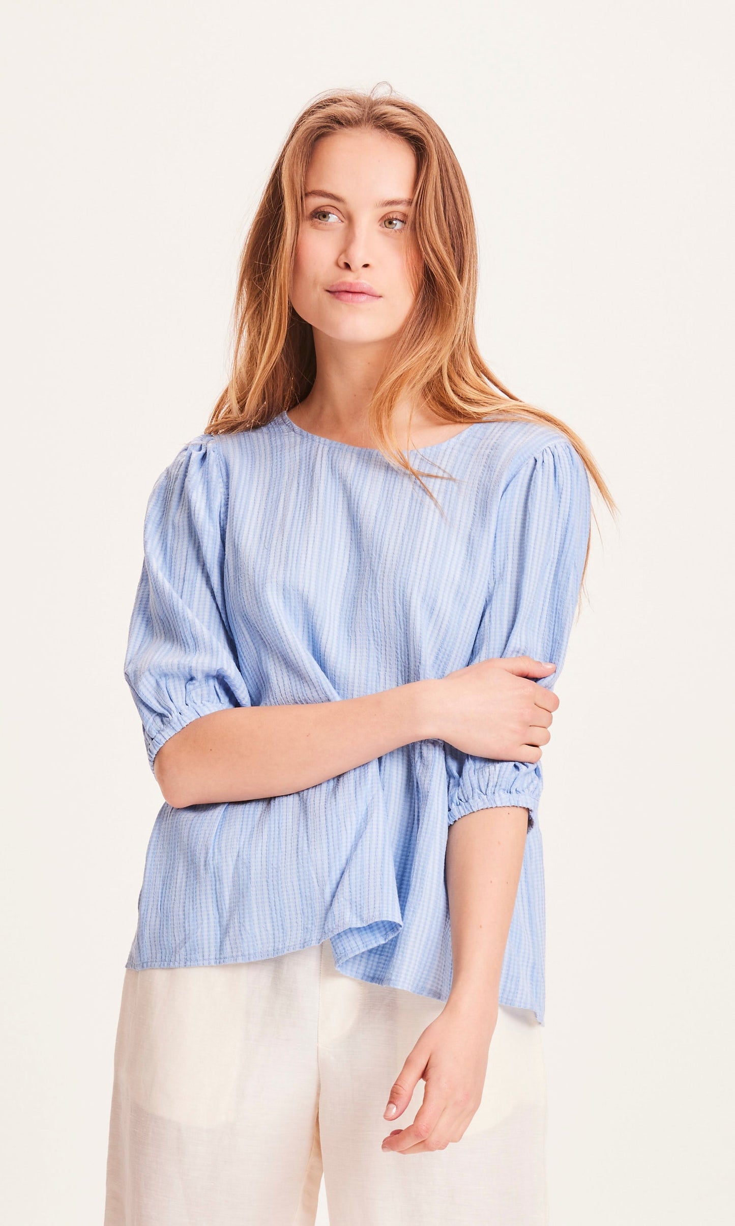Blouse bleue rayée en ecovero - LILY Puff Sleeve chambray blue