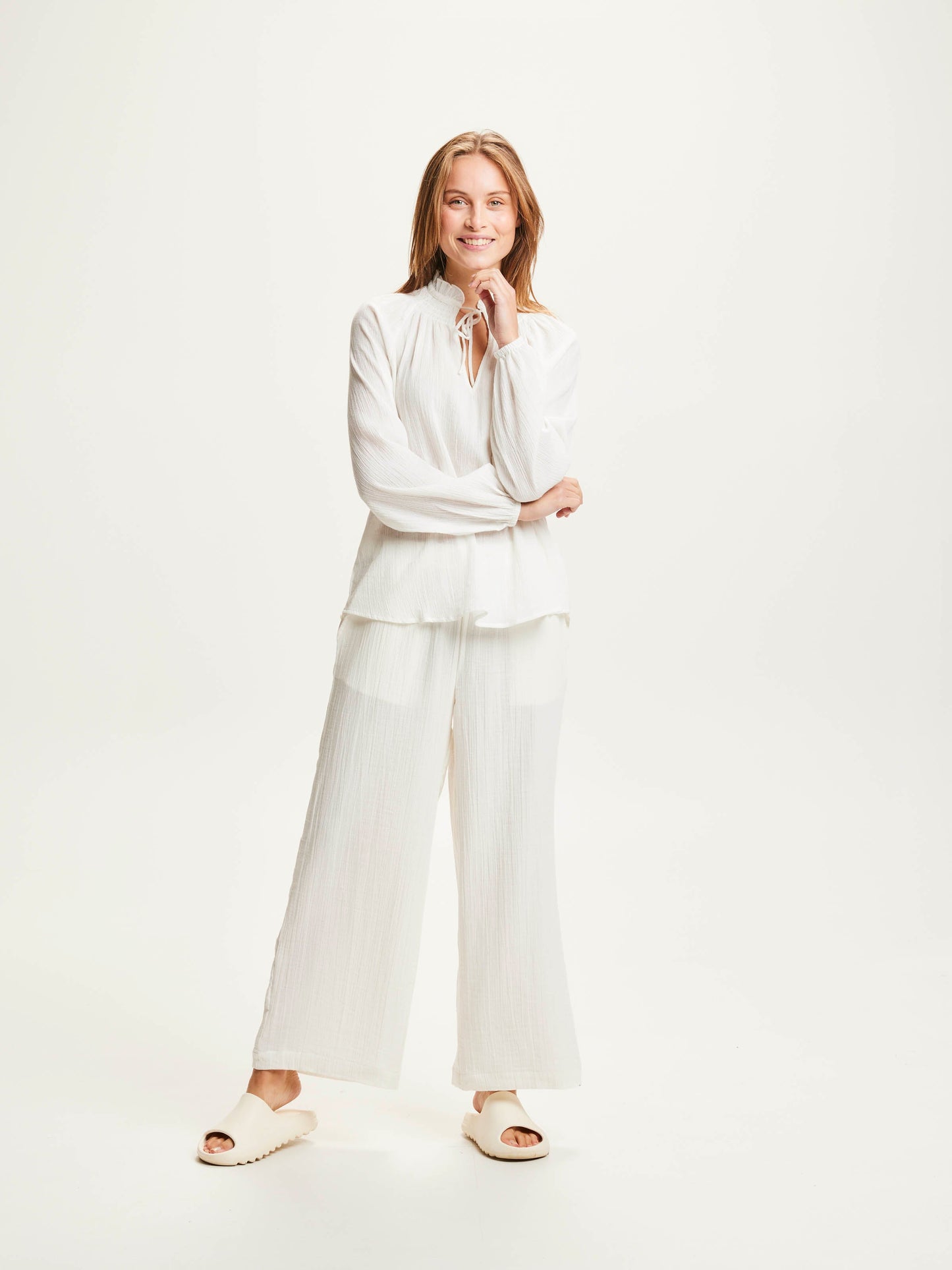 Blouse blanche en coton bio - JACINTA ruffle stand blouse snow white