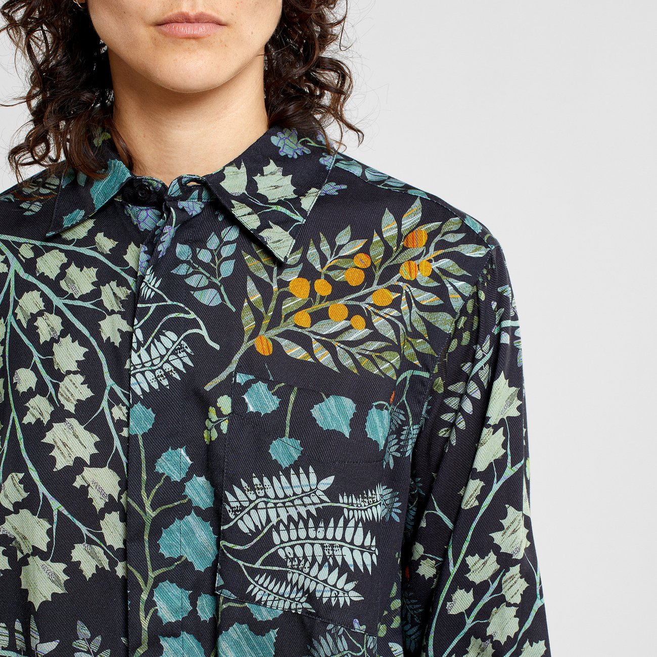 Chemise en tencel | Motifs floraux "shirt kosta botanical quilt black"