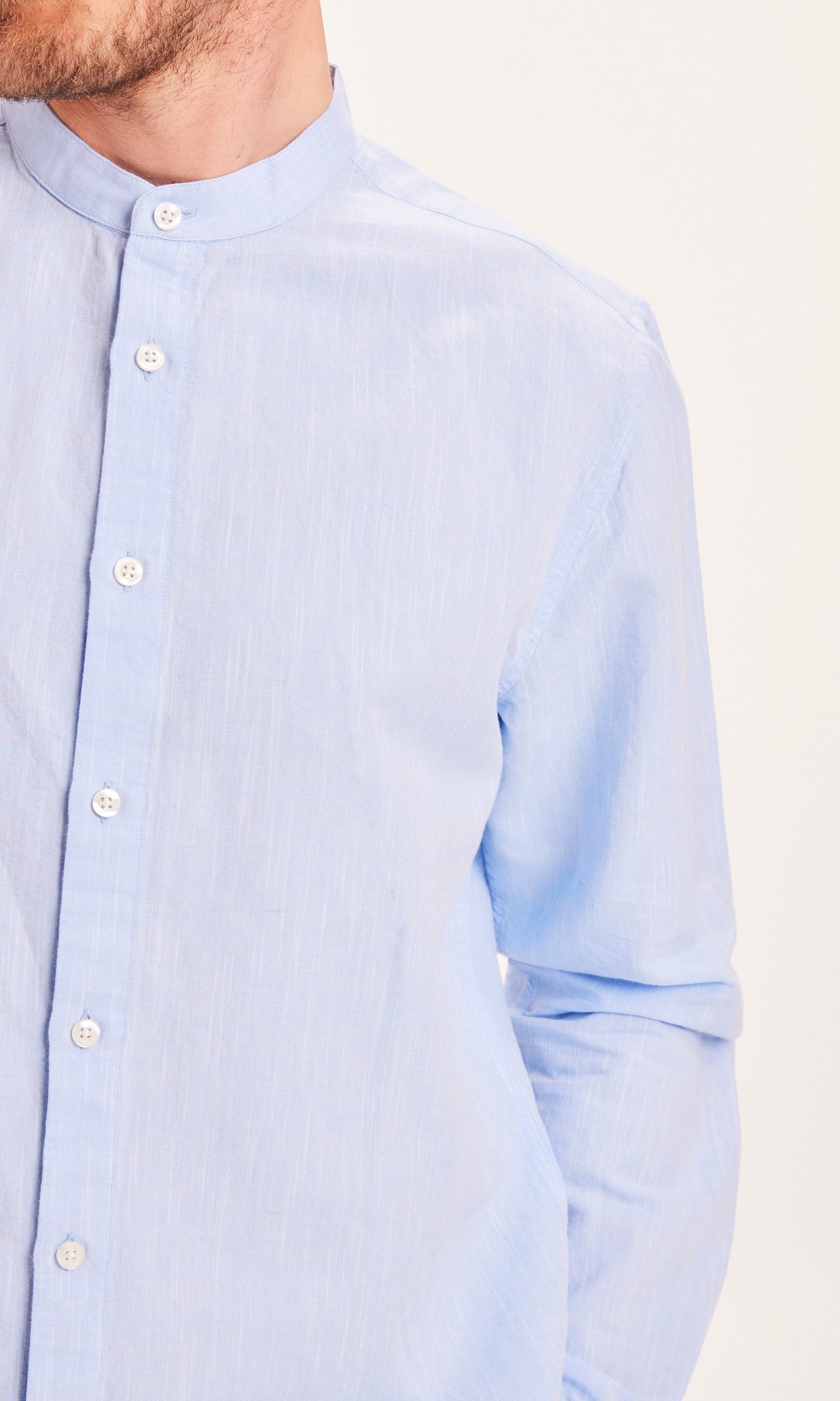 Chemise col mao bleu ciel en coton bio et lin - Larch skyway