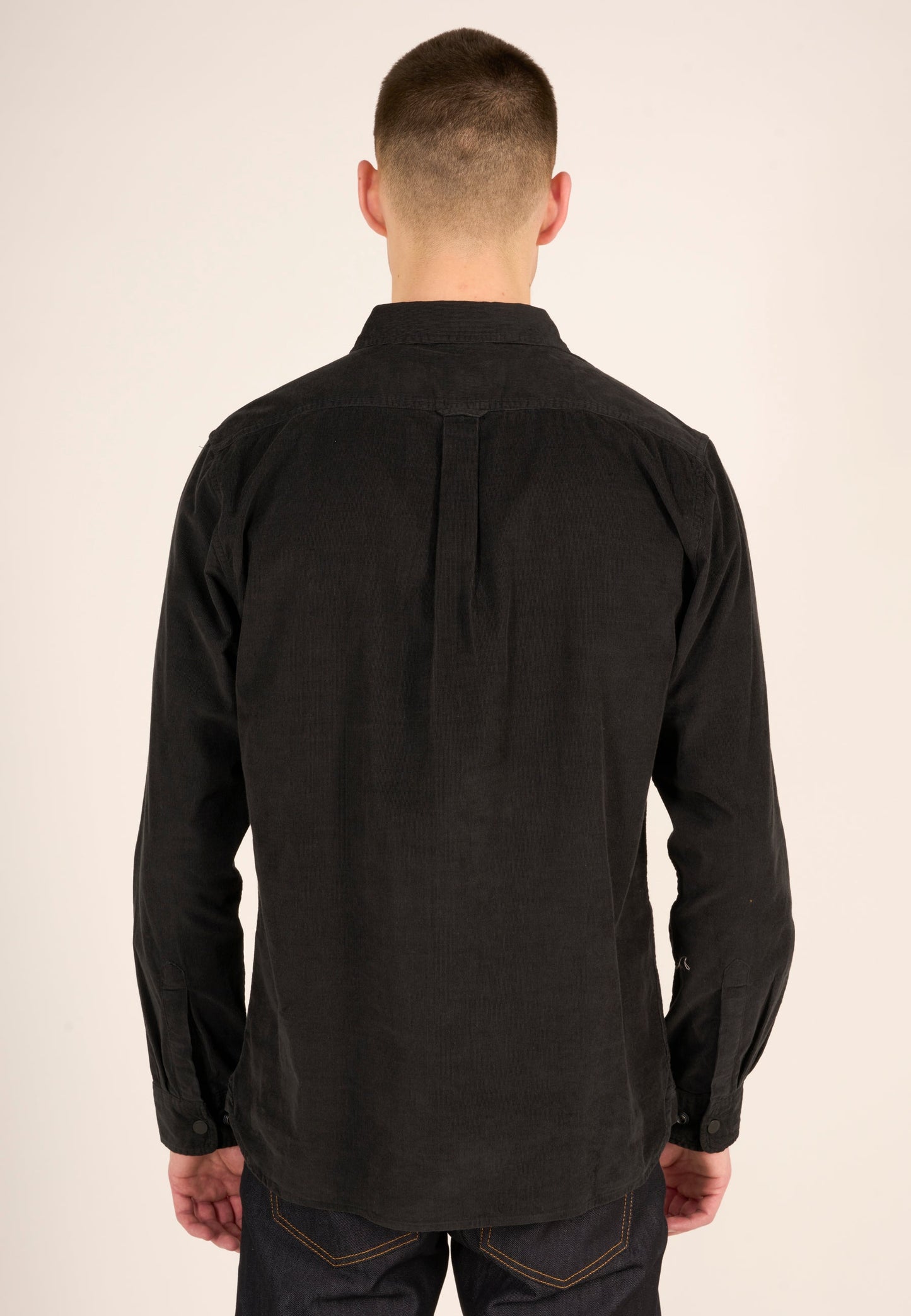 Chemise à poches noire velours fin en coton bio - babycord custom fit shirt black jet
