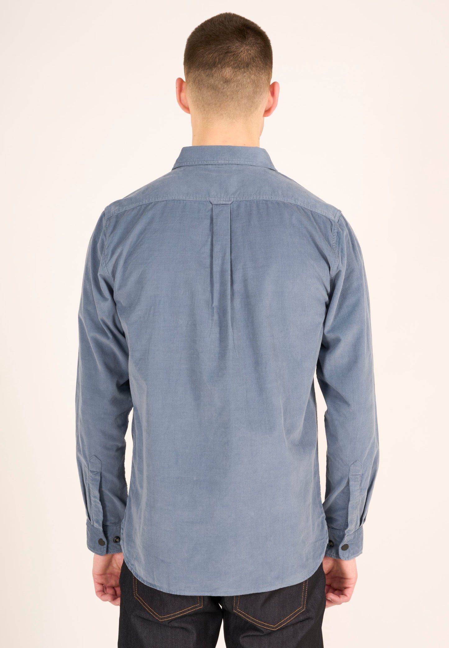 Chemise à poches bleue velours fin en coton bio - babycord custom fit shirt china blue