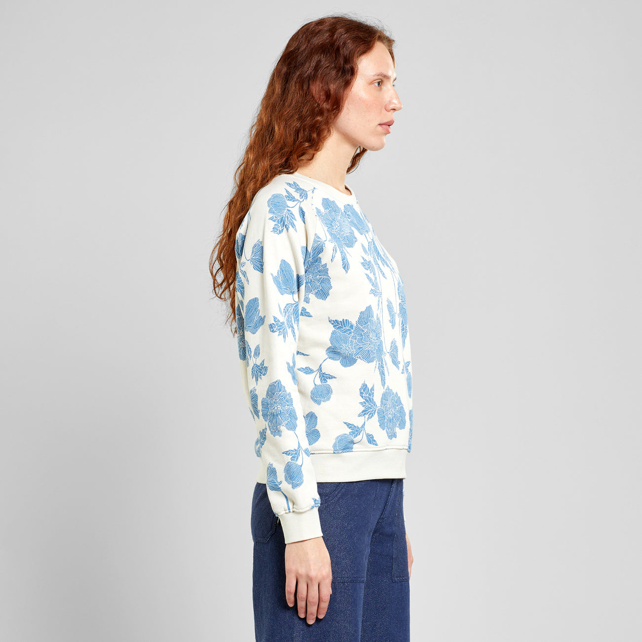 Sweat en coton bio | blanc à motif "sweatshirt ystad duotone floral oat white rainy day"