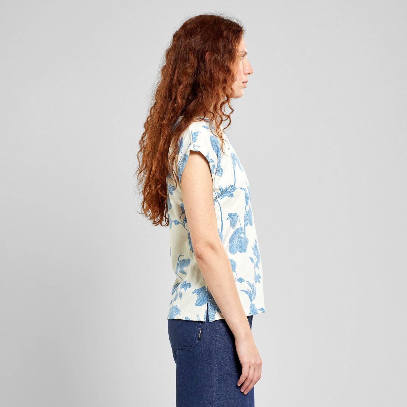 T-shirt en coton bio | Imprimé floral "visby duotone floral oat white rainy day"