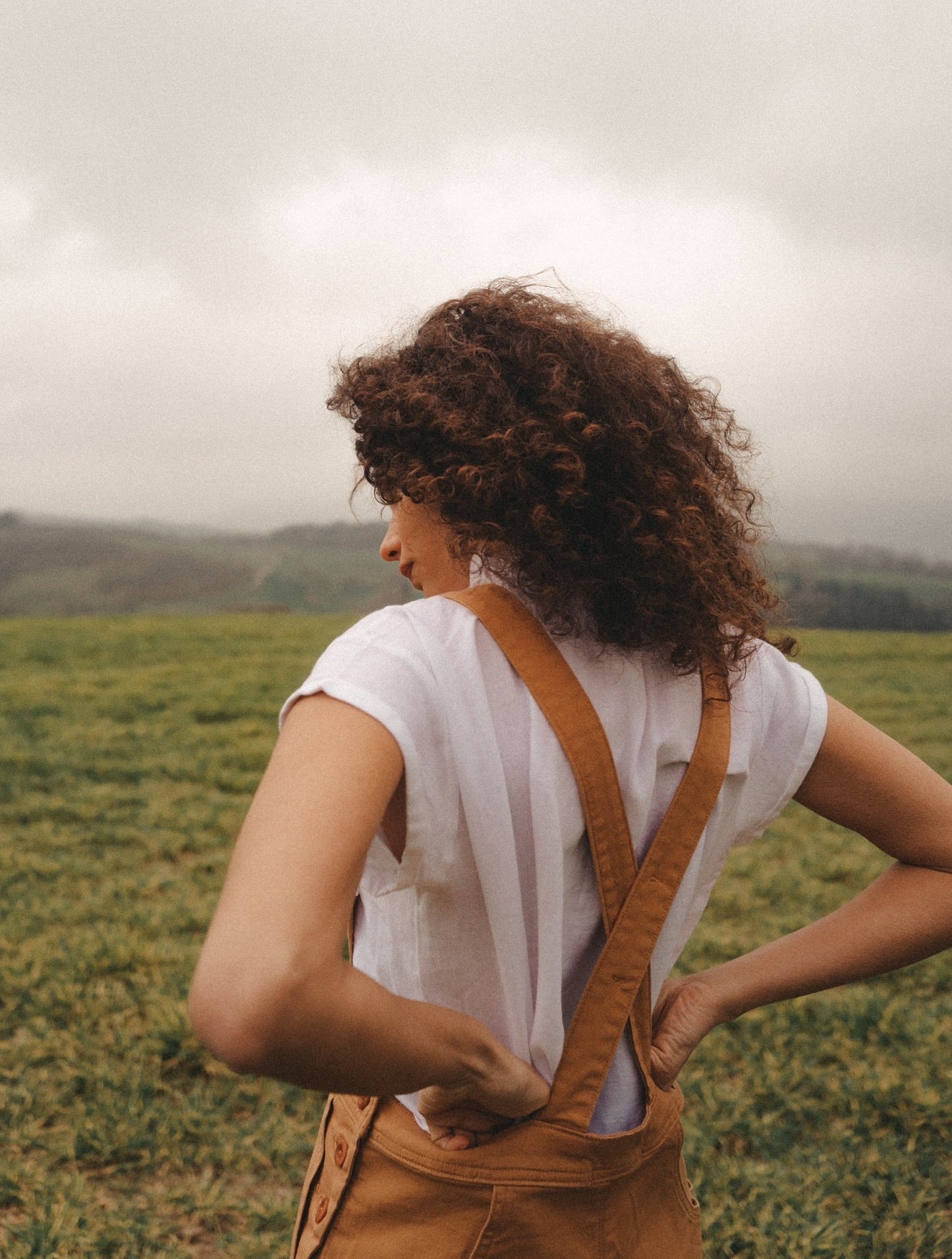Salopette en coton bio | Camel "stand up cropped overalls camel"