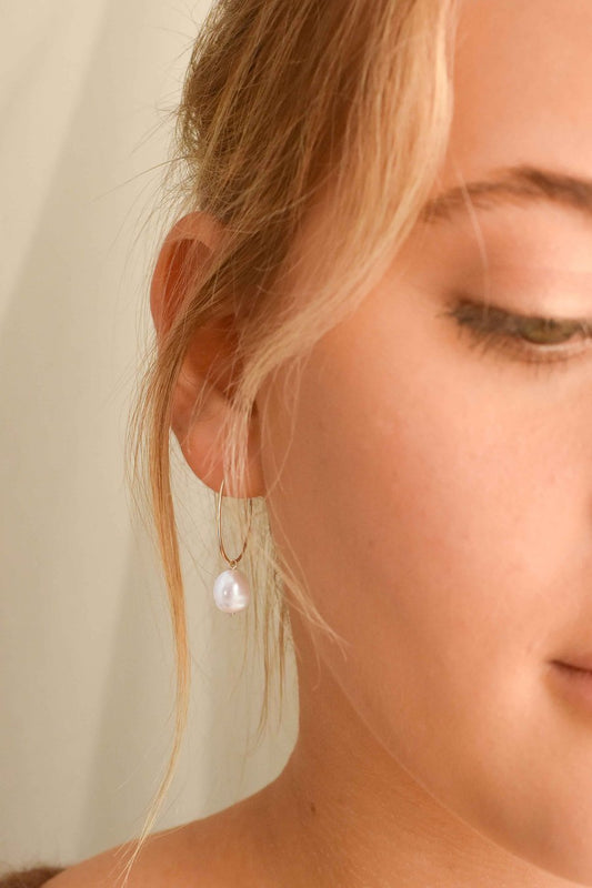 Boucles d'oreilles avec perle en or recyclé - gold pearl hoops