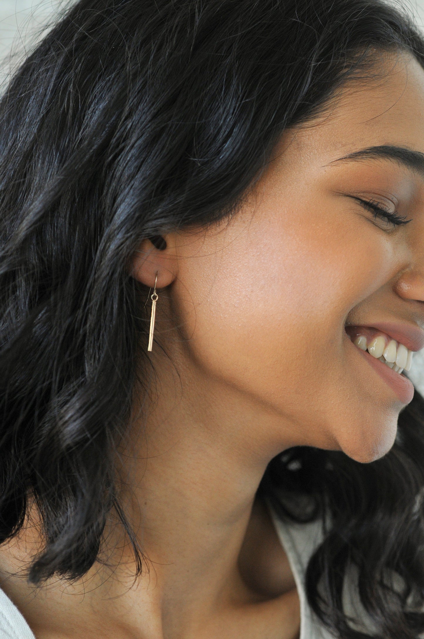 Boucles d'oreilles pendantes en or recyclé 9ct - Minimal Bar Hook
