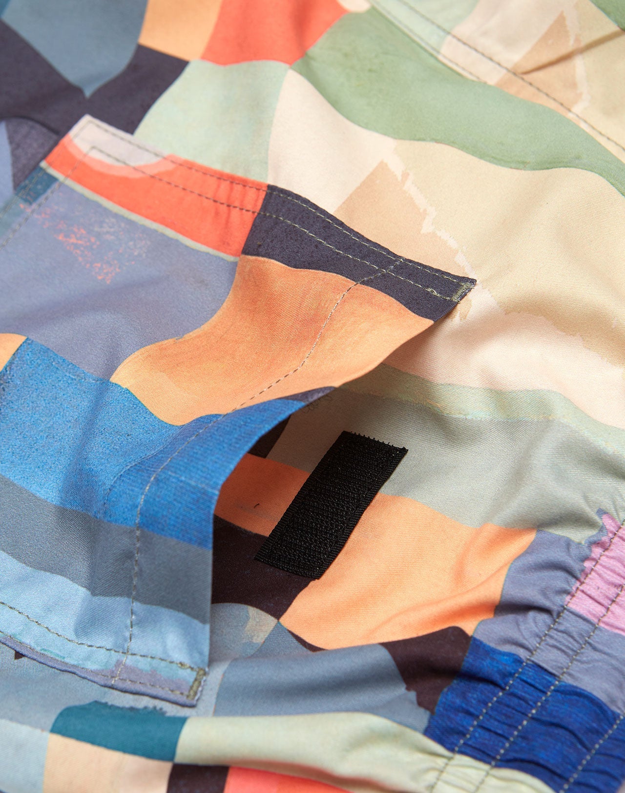 Short de bain en matières recyclées | multicolore "abstract pattern"