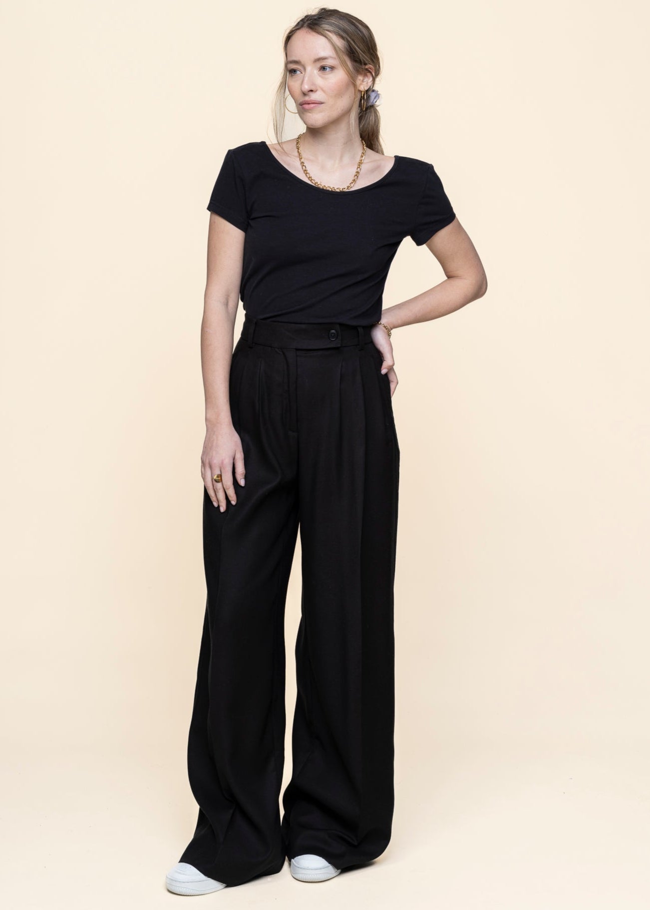 Pantalon à pinces ample en ecovero | noir "kaayua - black"