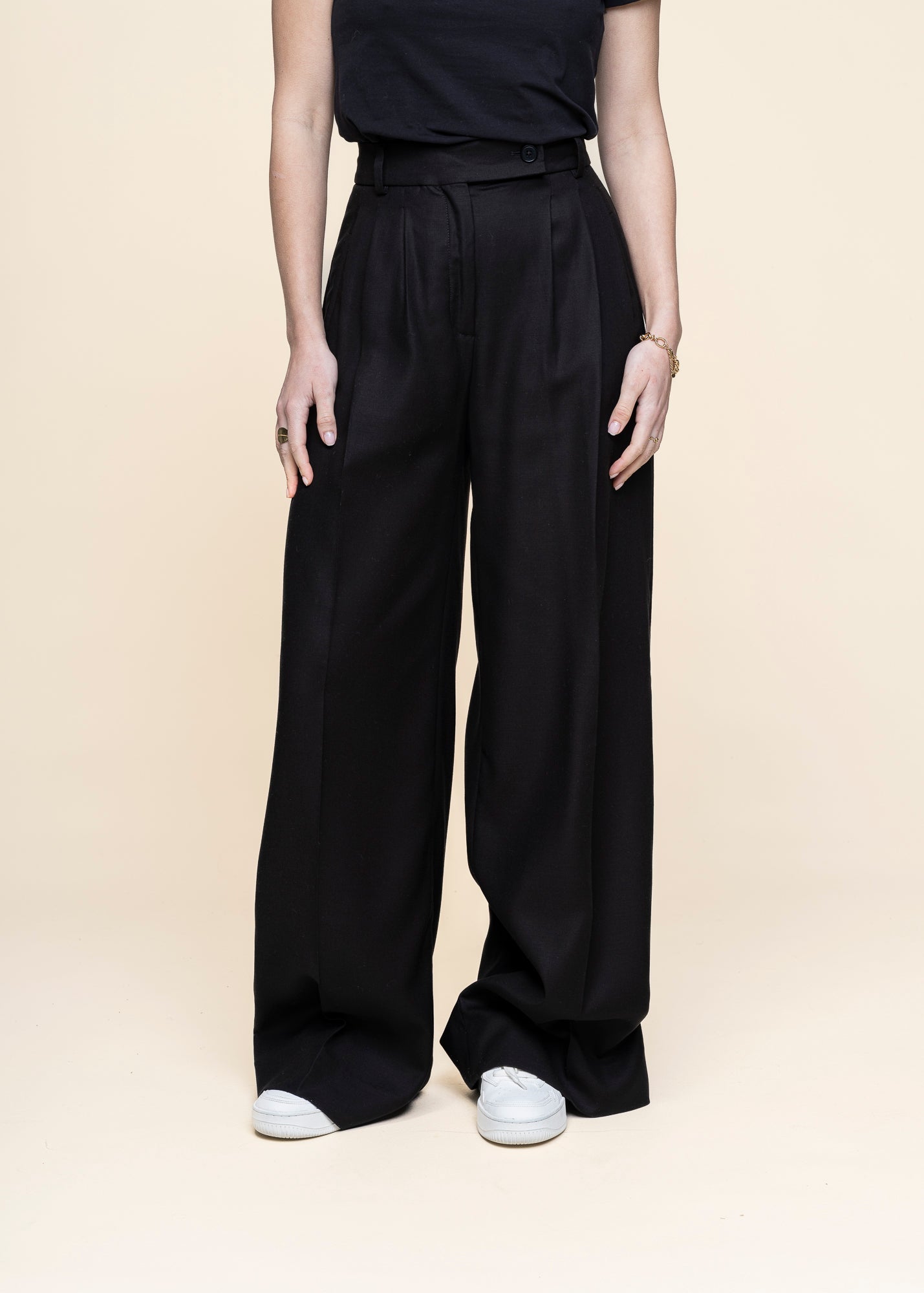 Pantalon à pinces ample en ecovero | noir "kaayua - black"