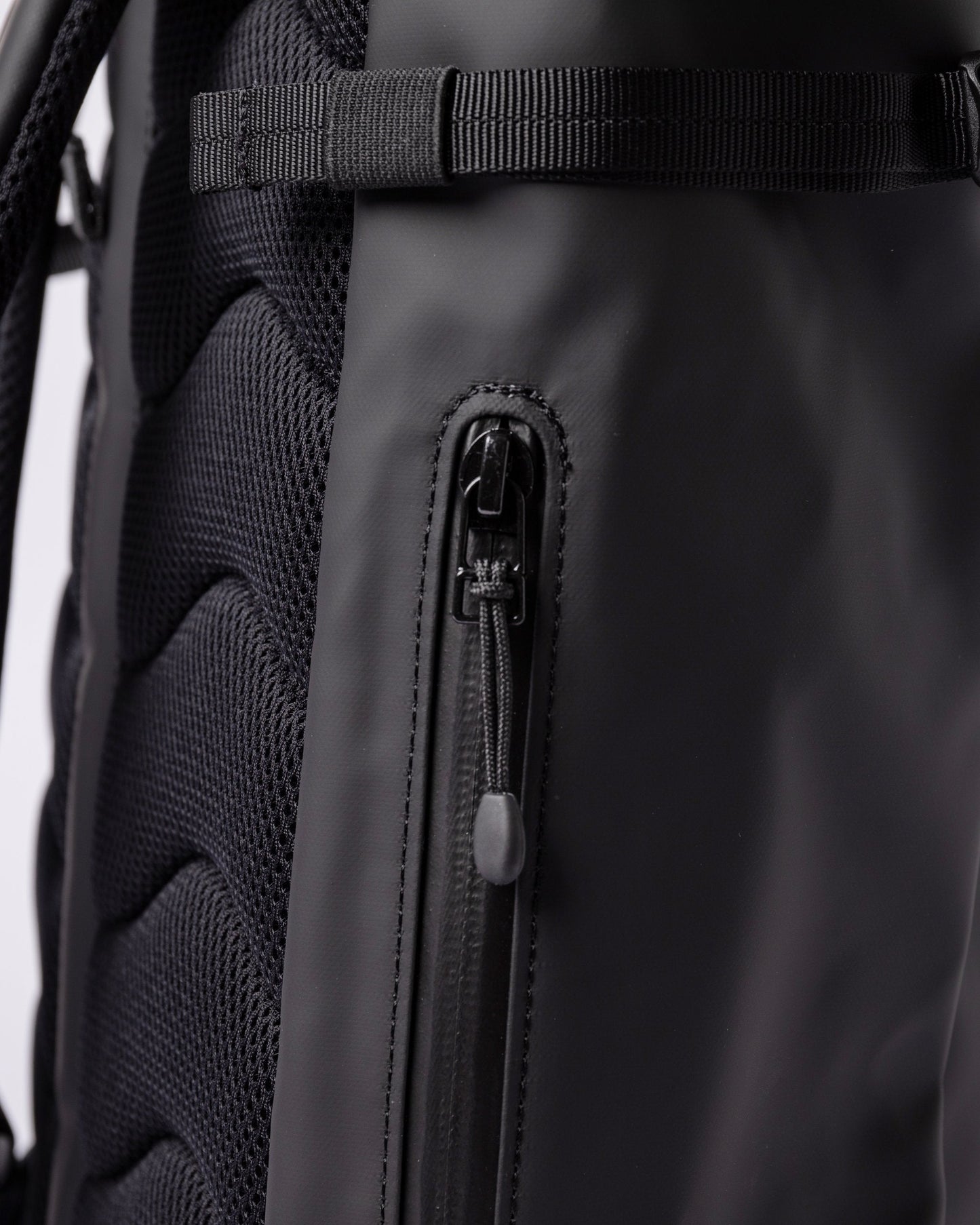 Sac à dos imperméable en matières recyclé | noir "arnold black"