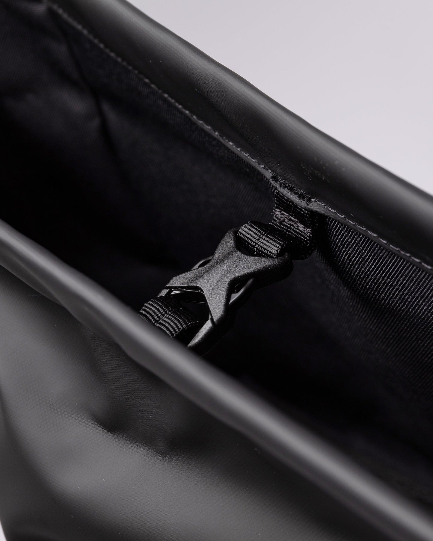 Sac à dos imperméable en matières recyclé | noir "arnold black"