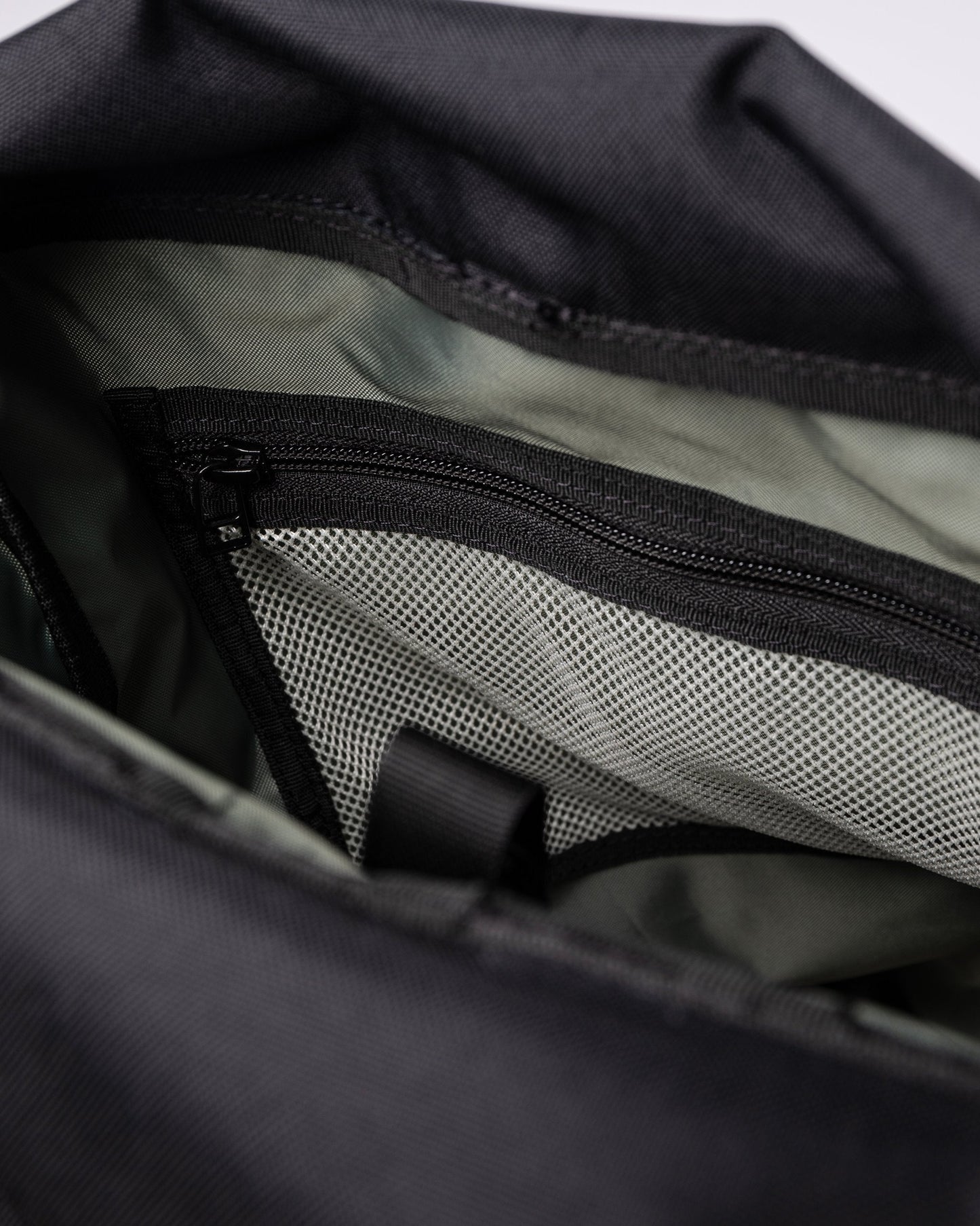 Sac à dos imperméable en matières recyclé | noir "arnold black"