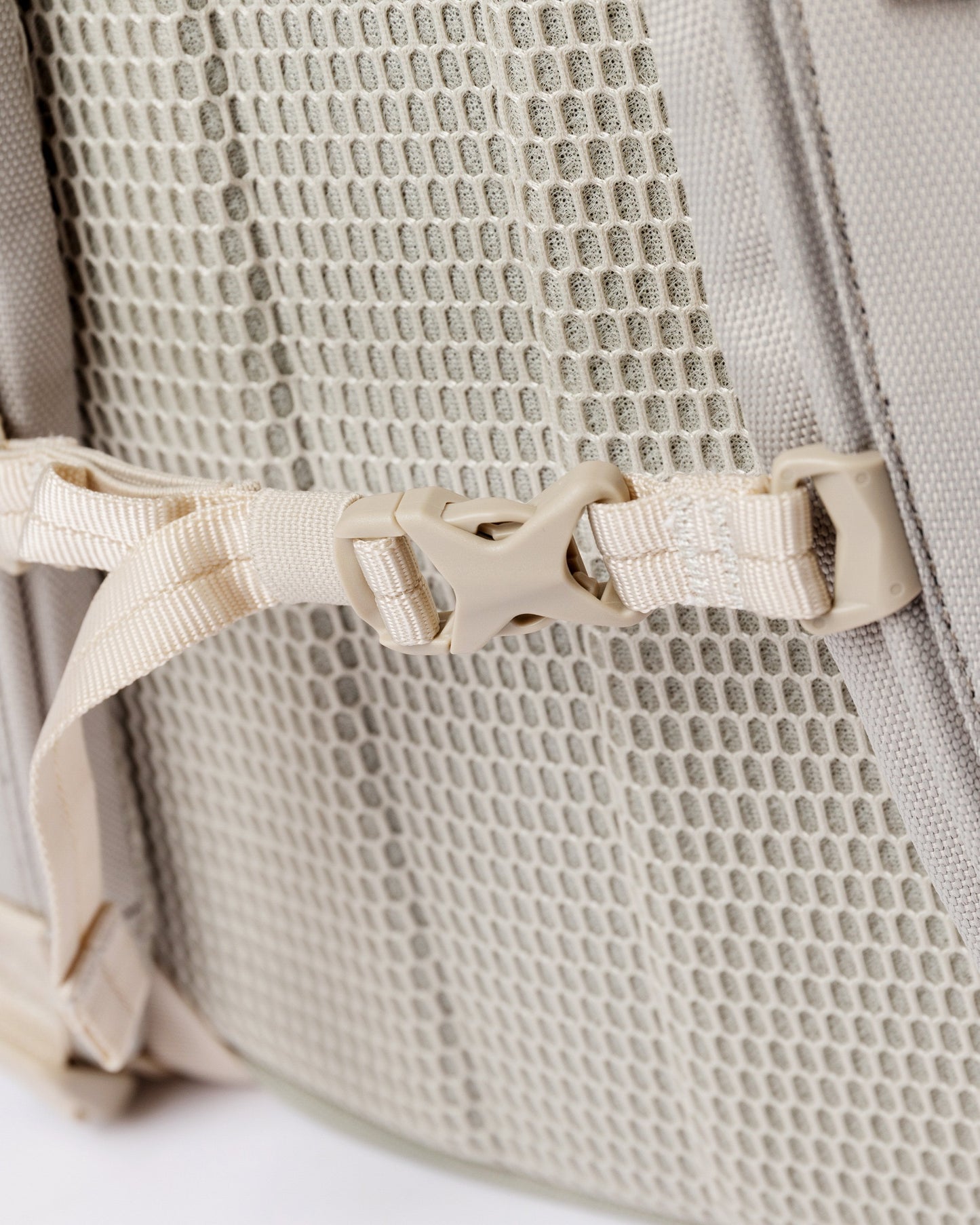 Sac à dos vegan rolltop beige en matière recyclée - arvid multi birch