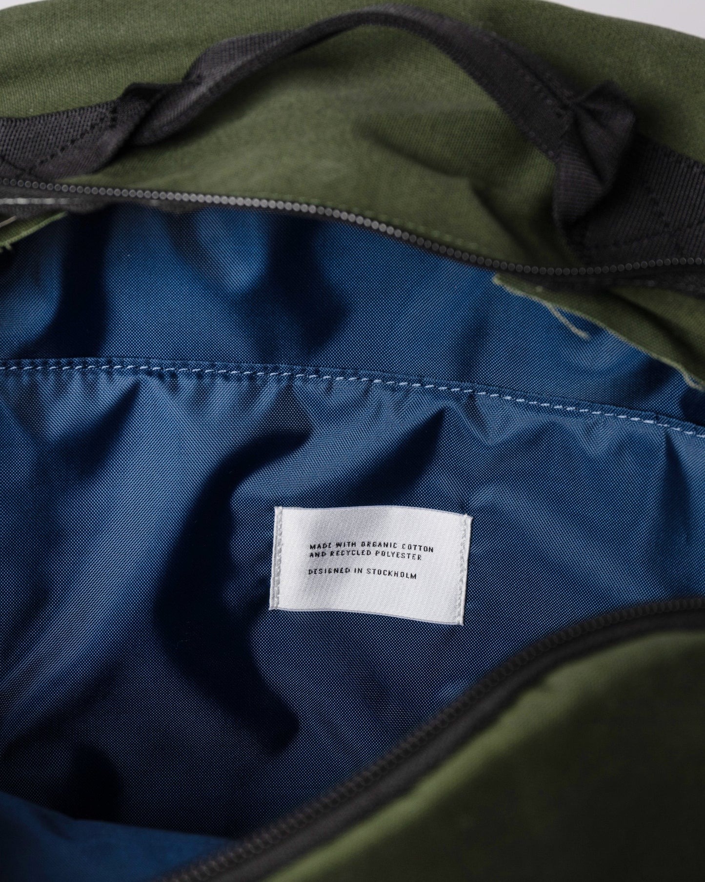 Sac à dos vert en coton bio et matière recyclée - august dawn green