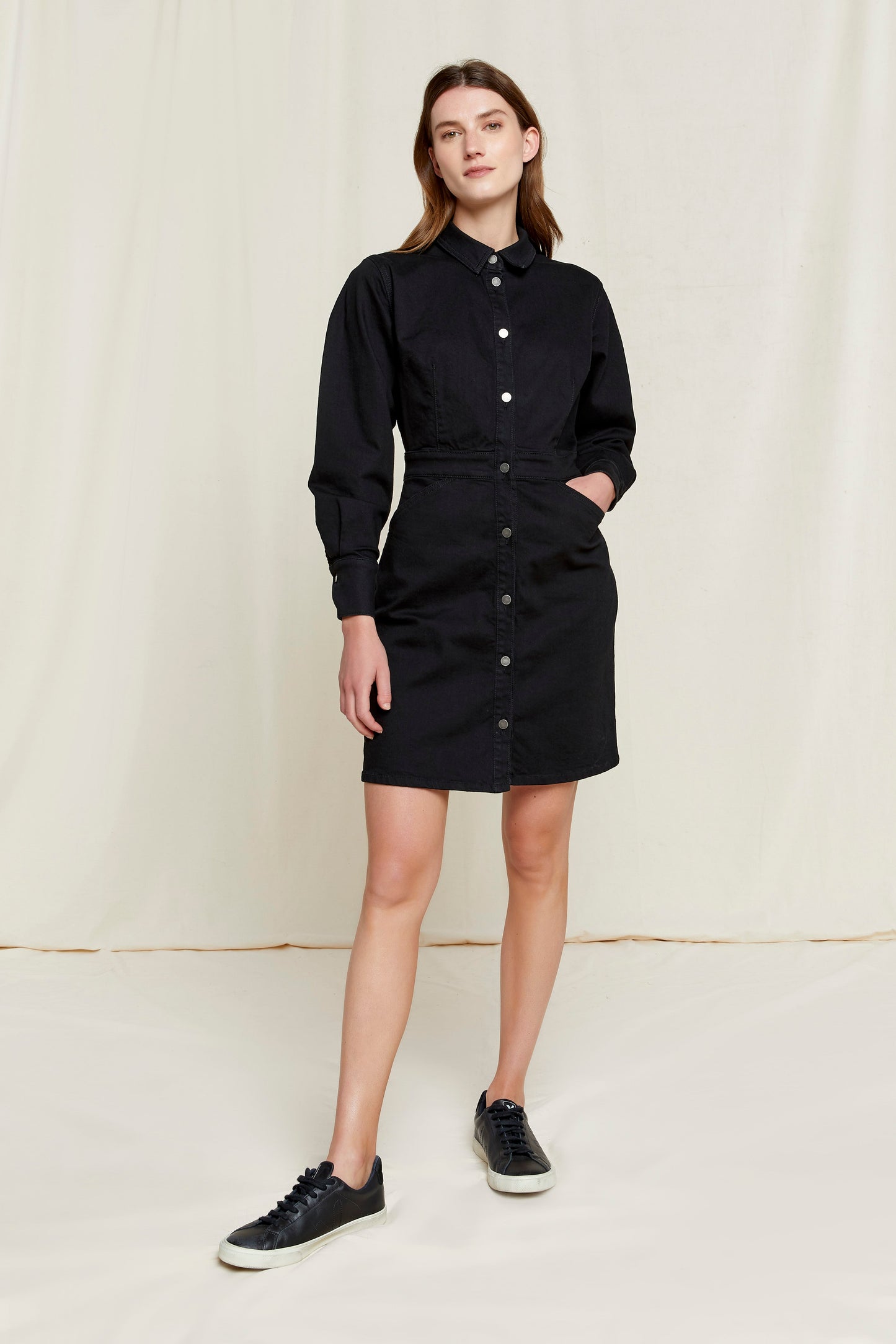 Robe chemise noire jean en coton bio - pari