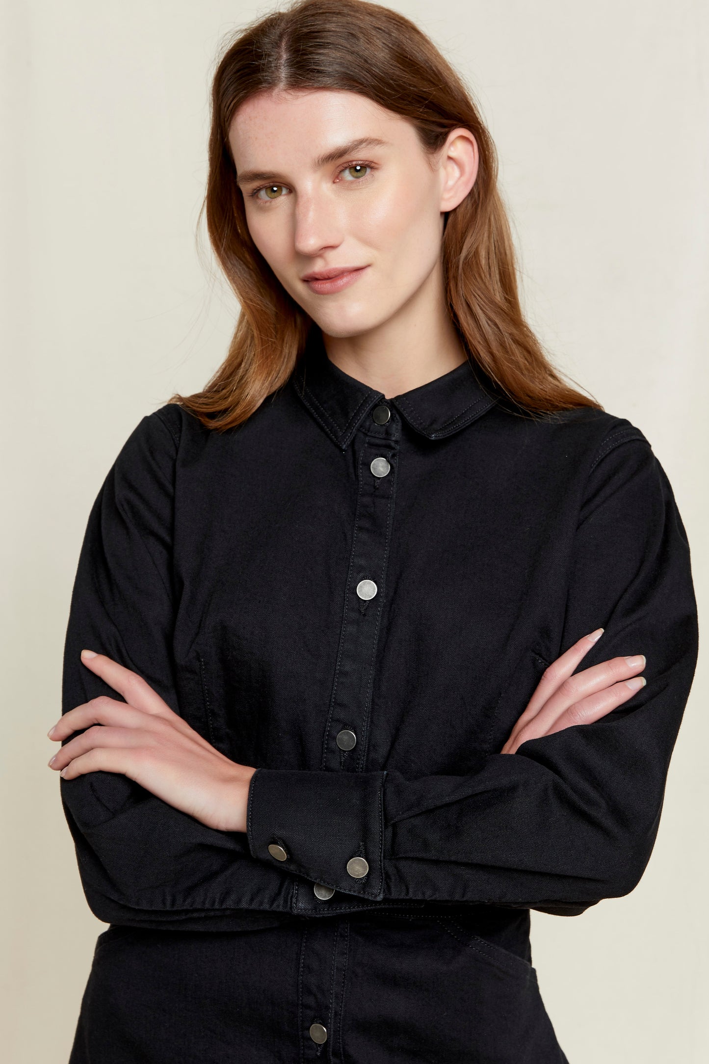 Robe chemise noire jean en coton bio - pari