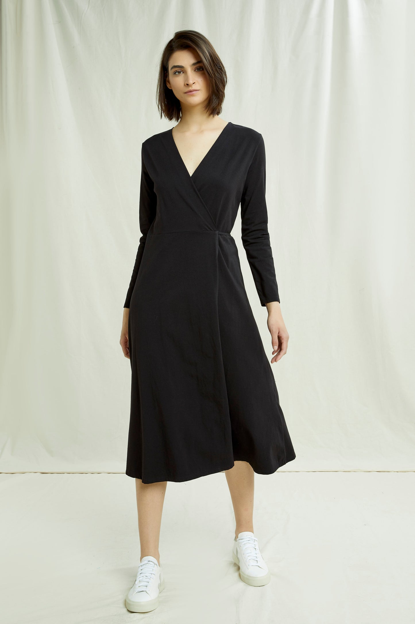 Robe portefeuille noire en coton bio - mathilde
