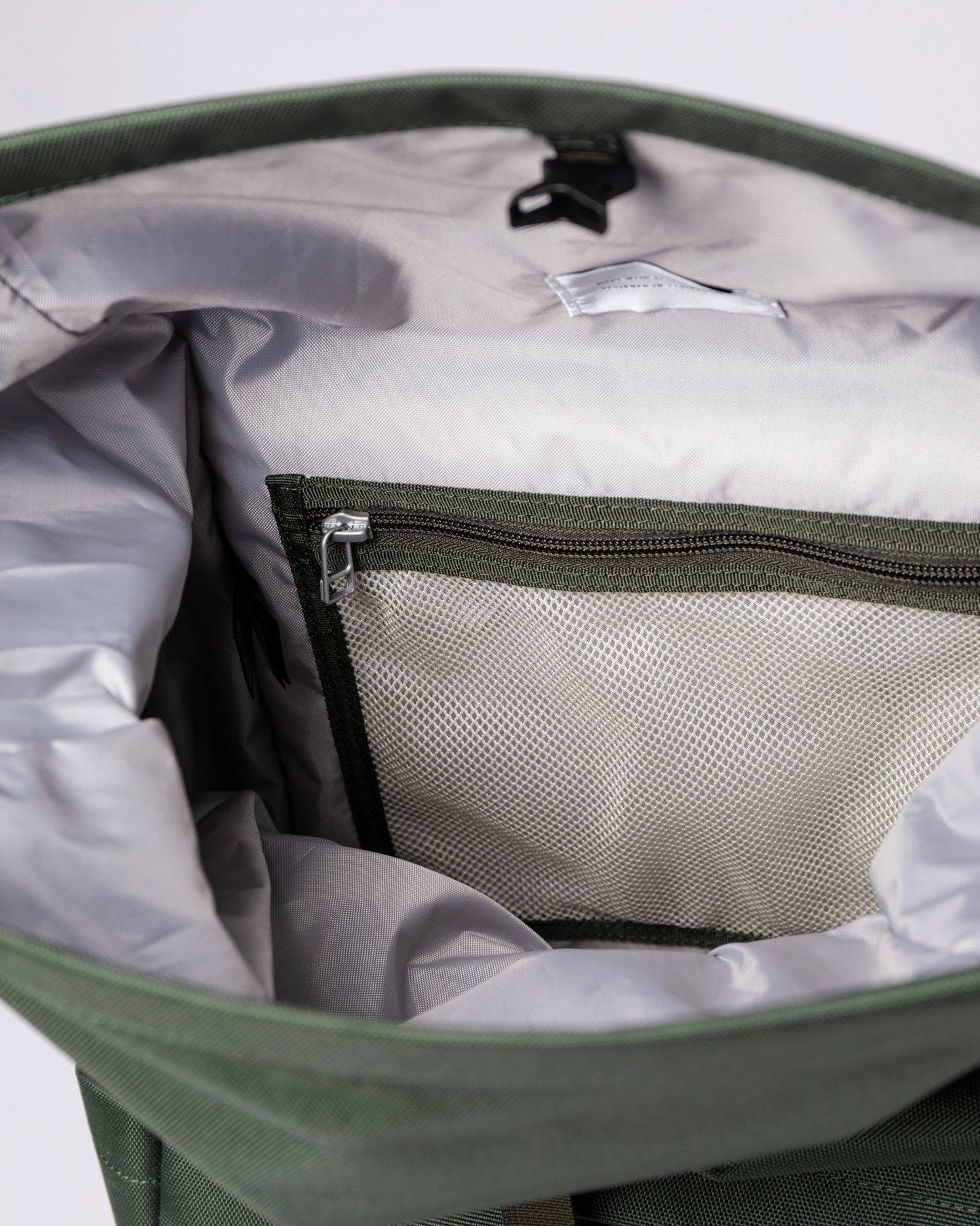 Sac à dos en matière recyclée | vert "bernt dawn green"
