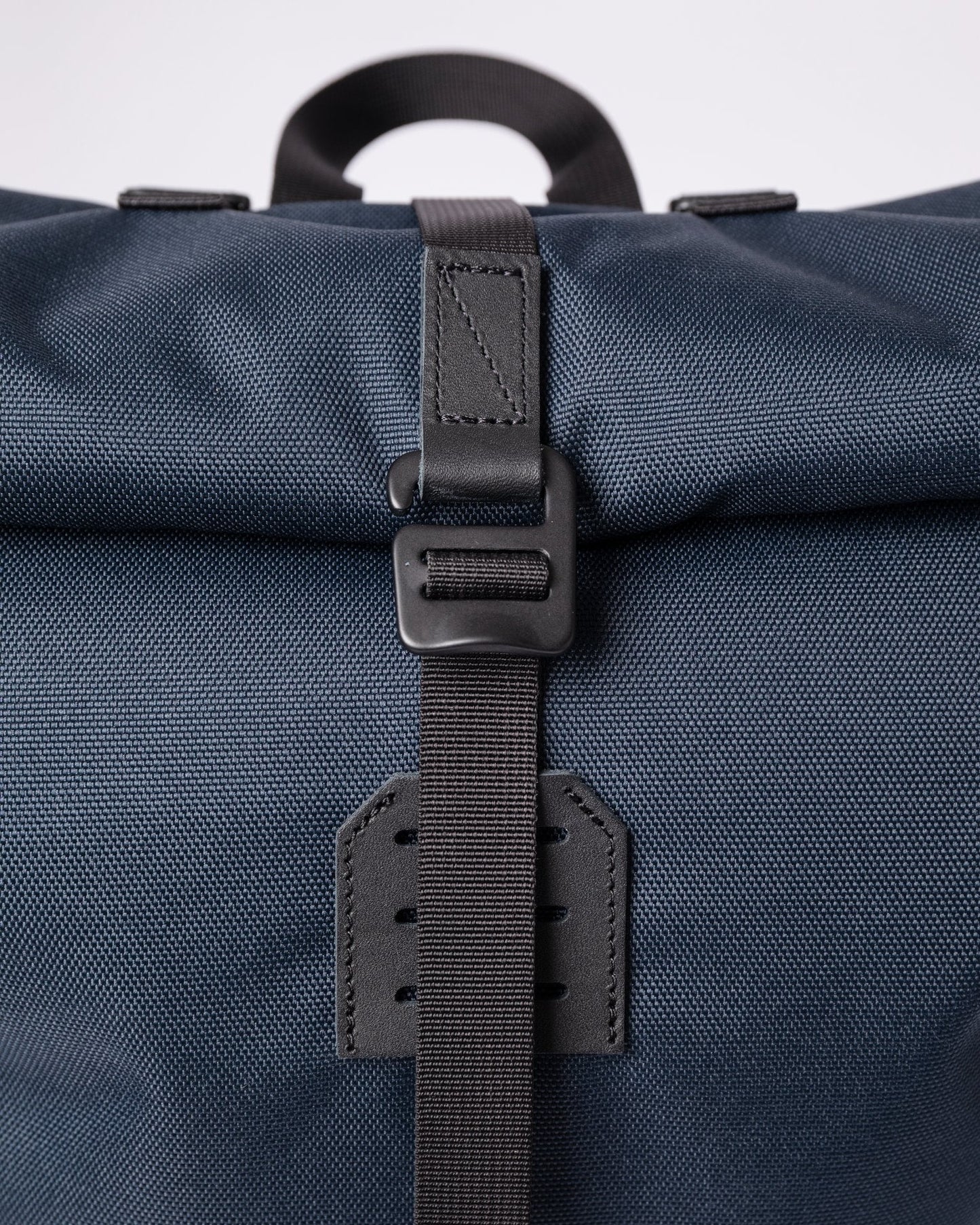 Sac à dos en matière recyclée | marine "bernt multi black/navy"