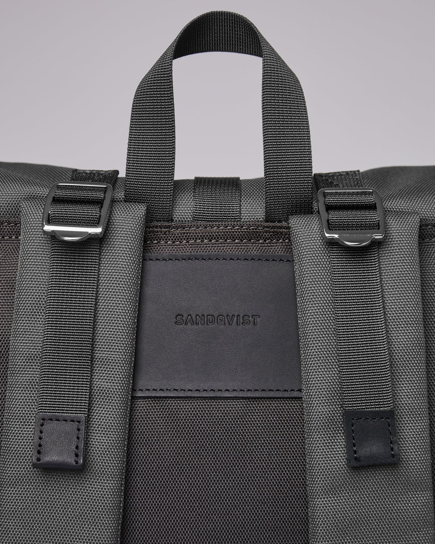 Sac à dos rolltop en matière recyclée | Noir et gris "bernt multi dark"