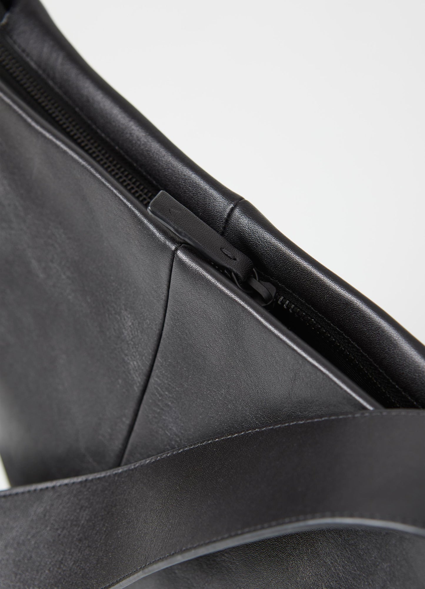 Sac bandoulière en cuir certifié | noir "stockholm"