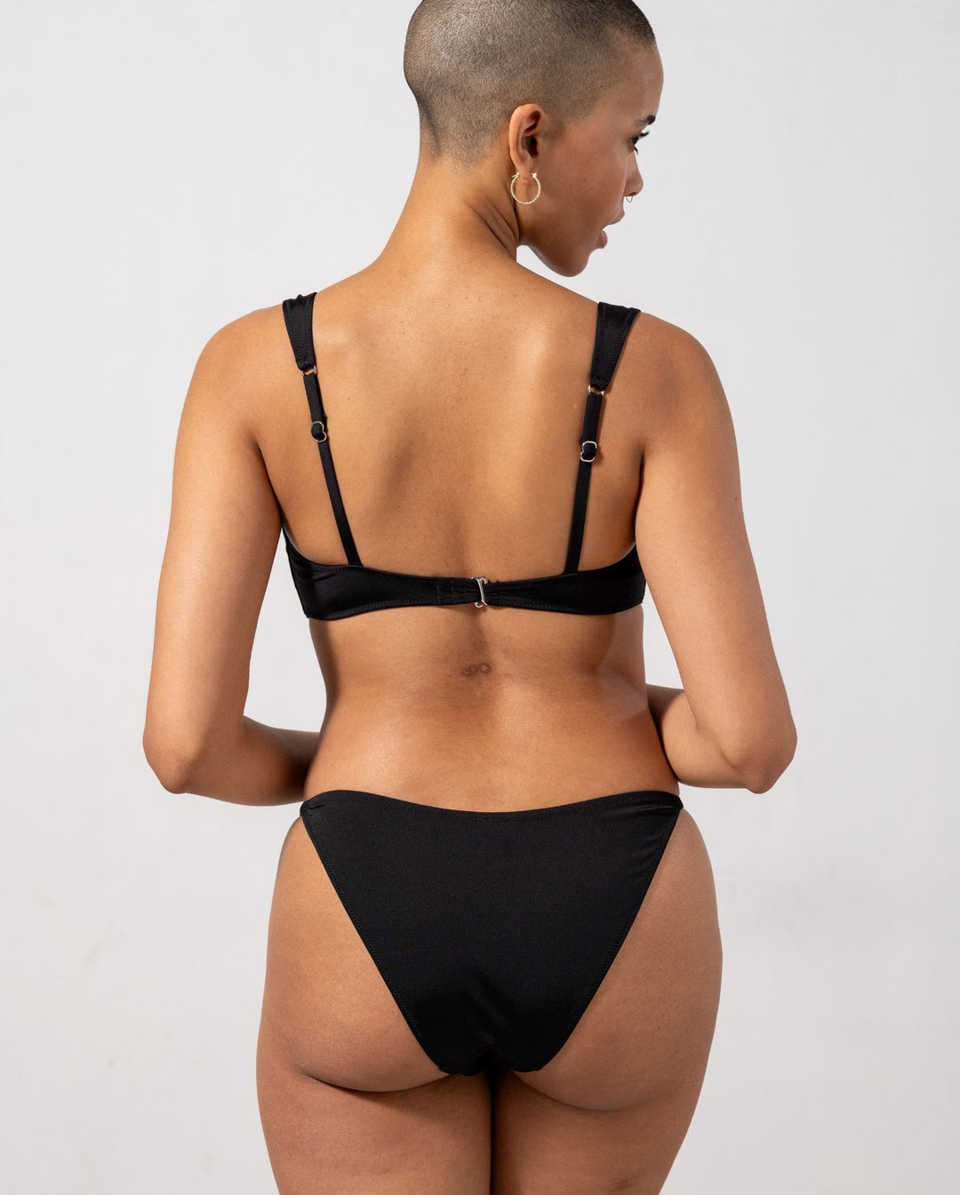 Haut de maillot de bain en matière recyclée | noir "balconette bikini top - black"