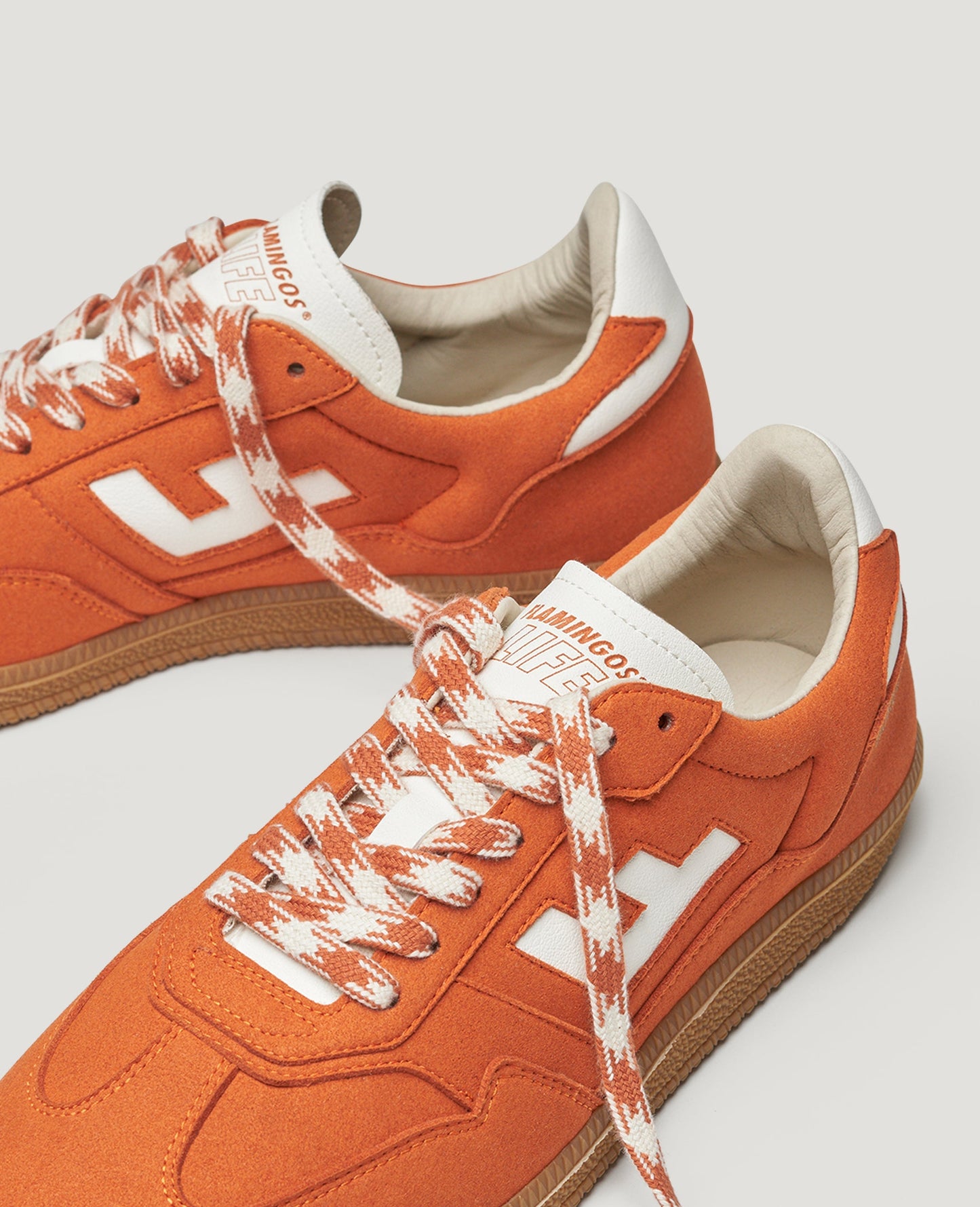 Baskets vegan | noir "burela slim tangerine"